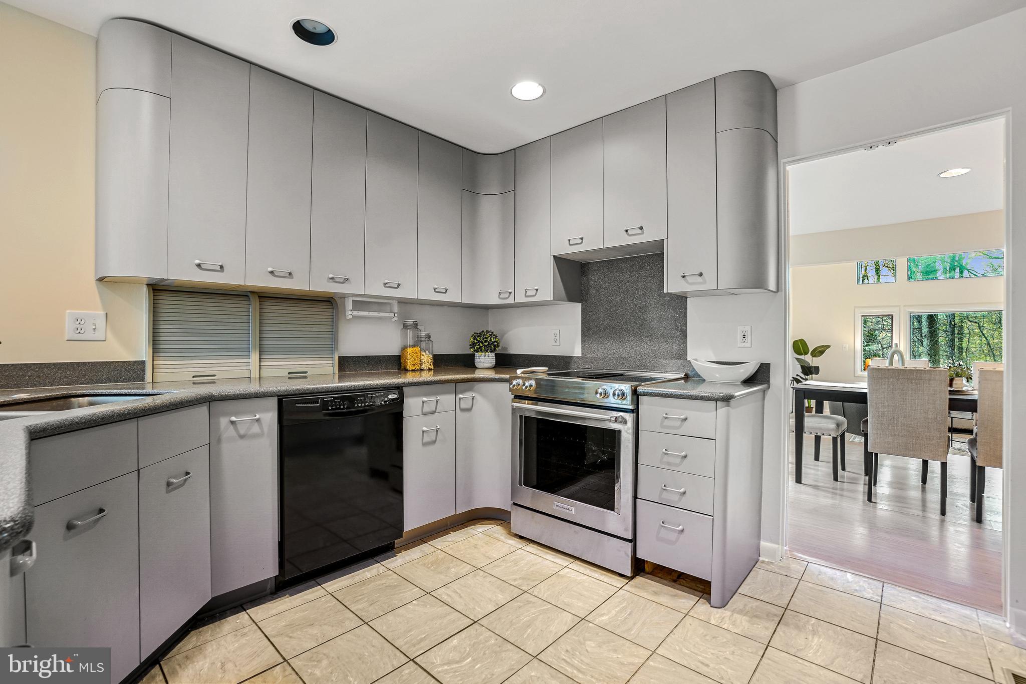 CONGRESSIONAL COUNTRY CLUB ESTATES - Residential