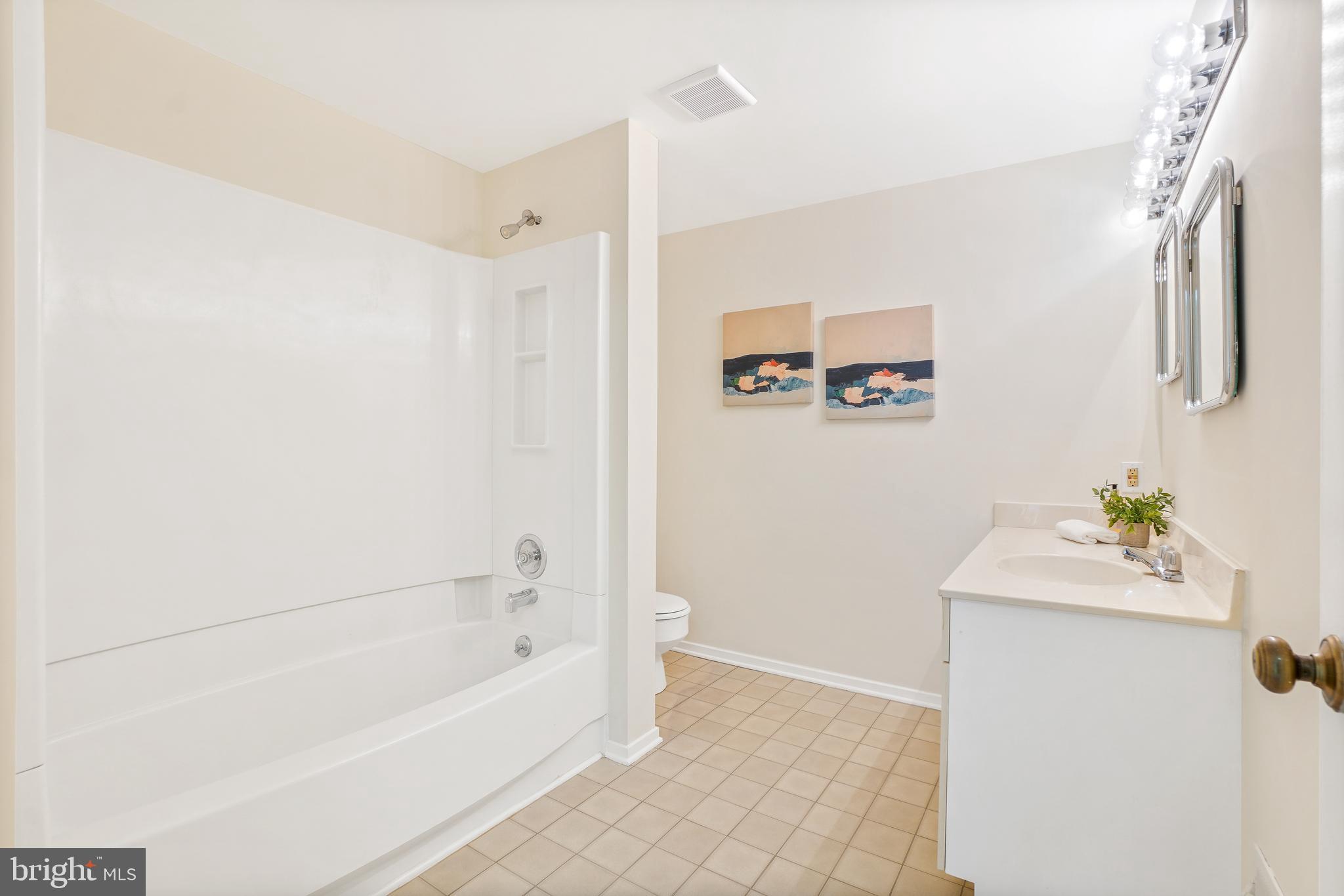 CONGRESSIONAL COUNTRY CLUB ESTATES - Residential