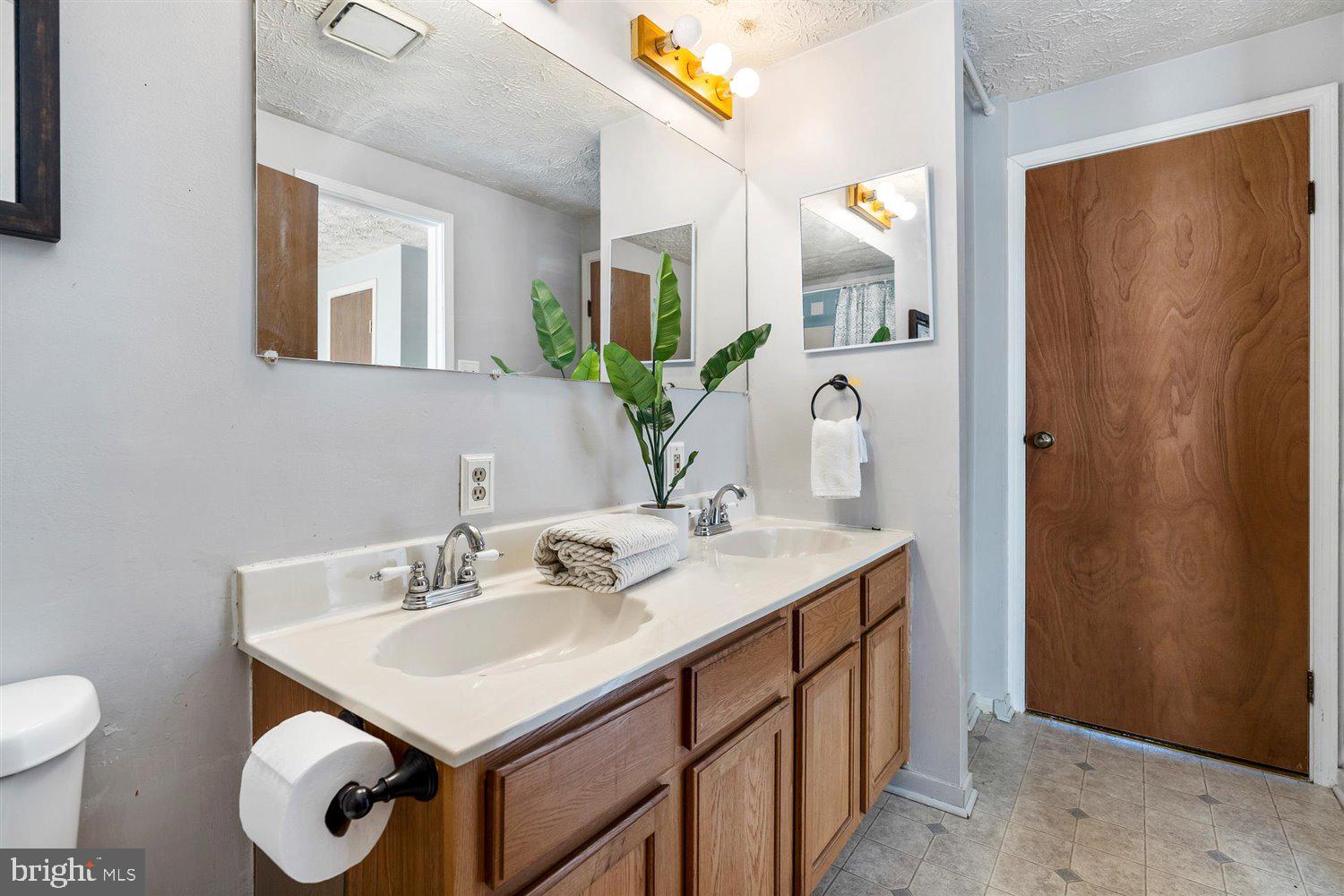 CARROLLWOOD MANOR - Residential