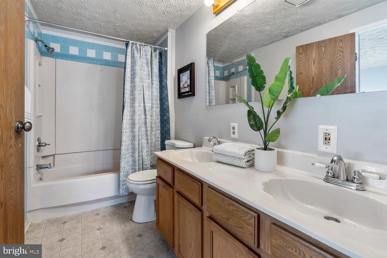 CARROLLWOOD MANOR - Residential