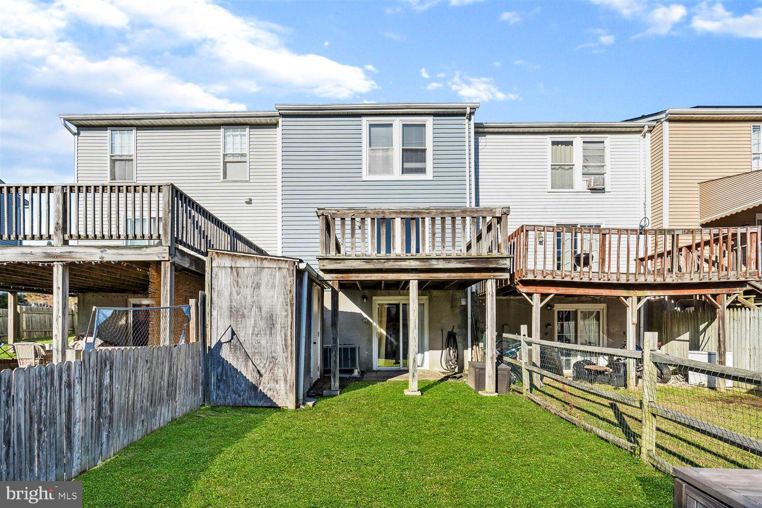 CARROLLWOOD MANOR - Residential