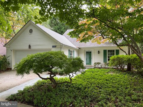 Photo of 4405 Boxwood Road, Bethesda, MD 20816 (MLS # MDMC2151296)