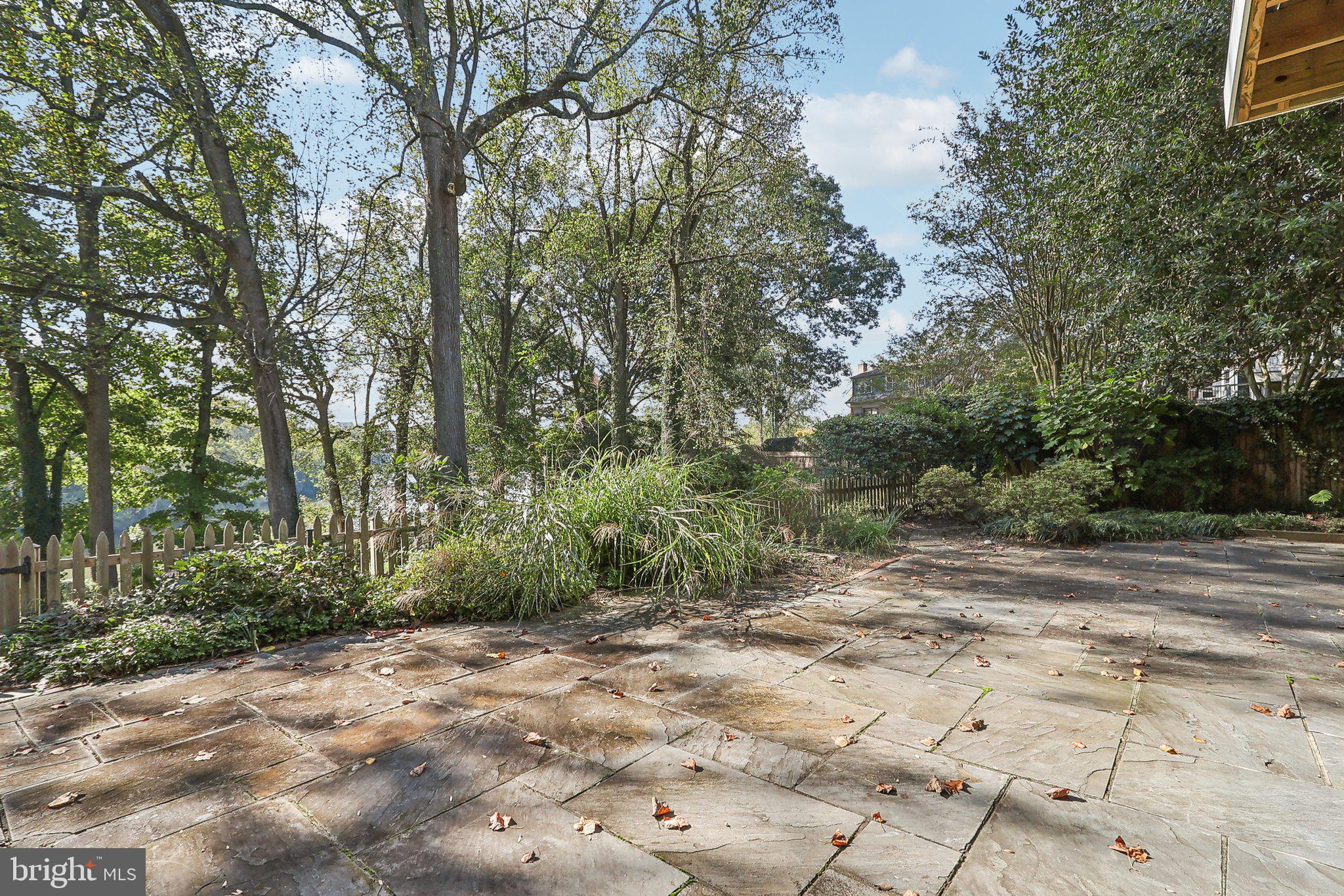 WESTMORELAND HILLS - Residential