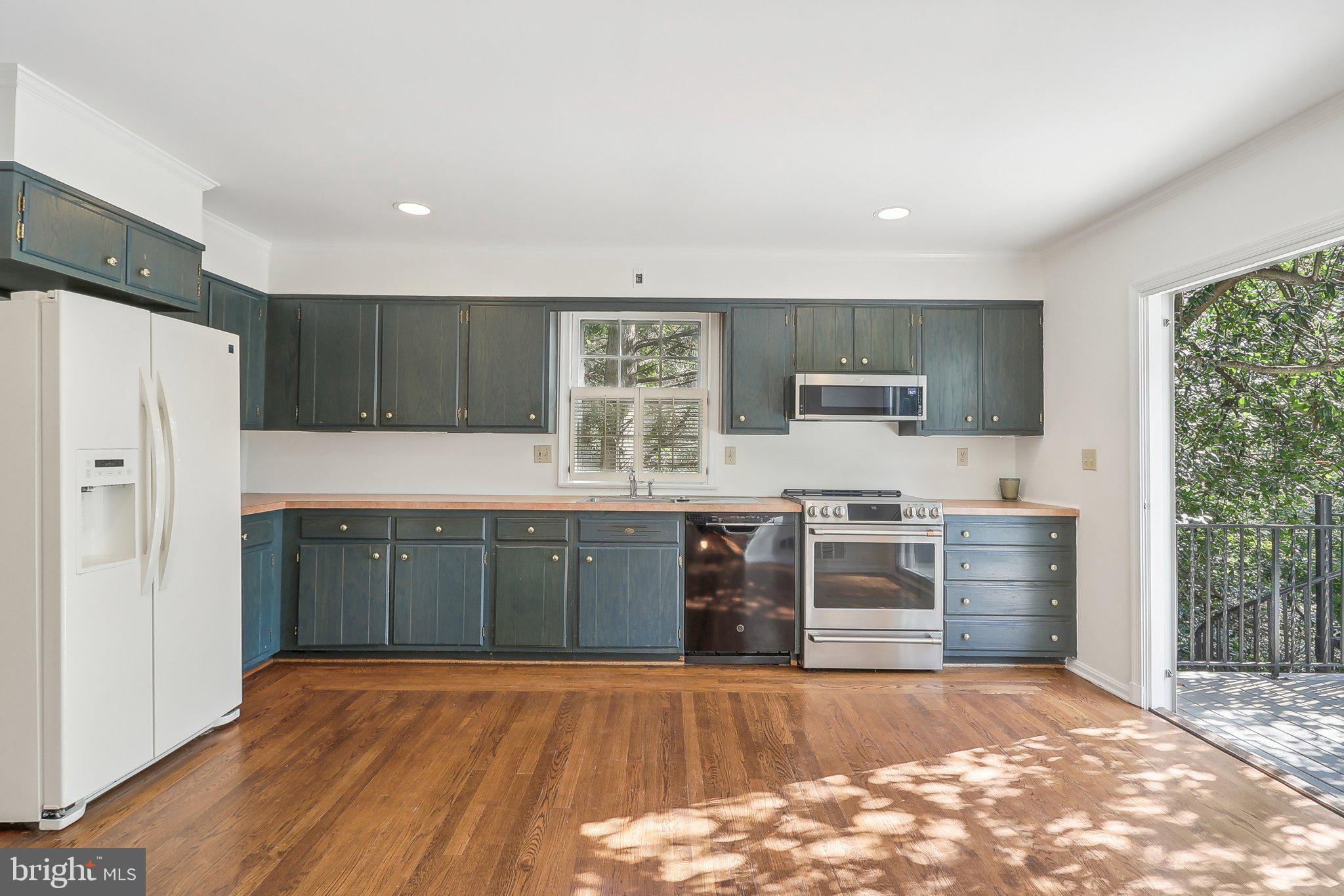 WESTMORELAND HILLS - Residential