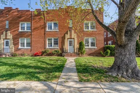 414 E Glendale Avenue Unit 2, Alexandria, VA MLS: VAAX2054782