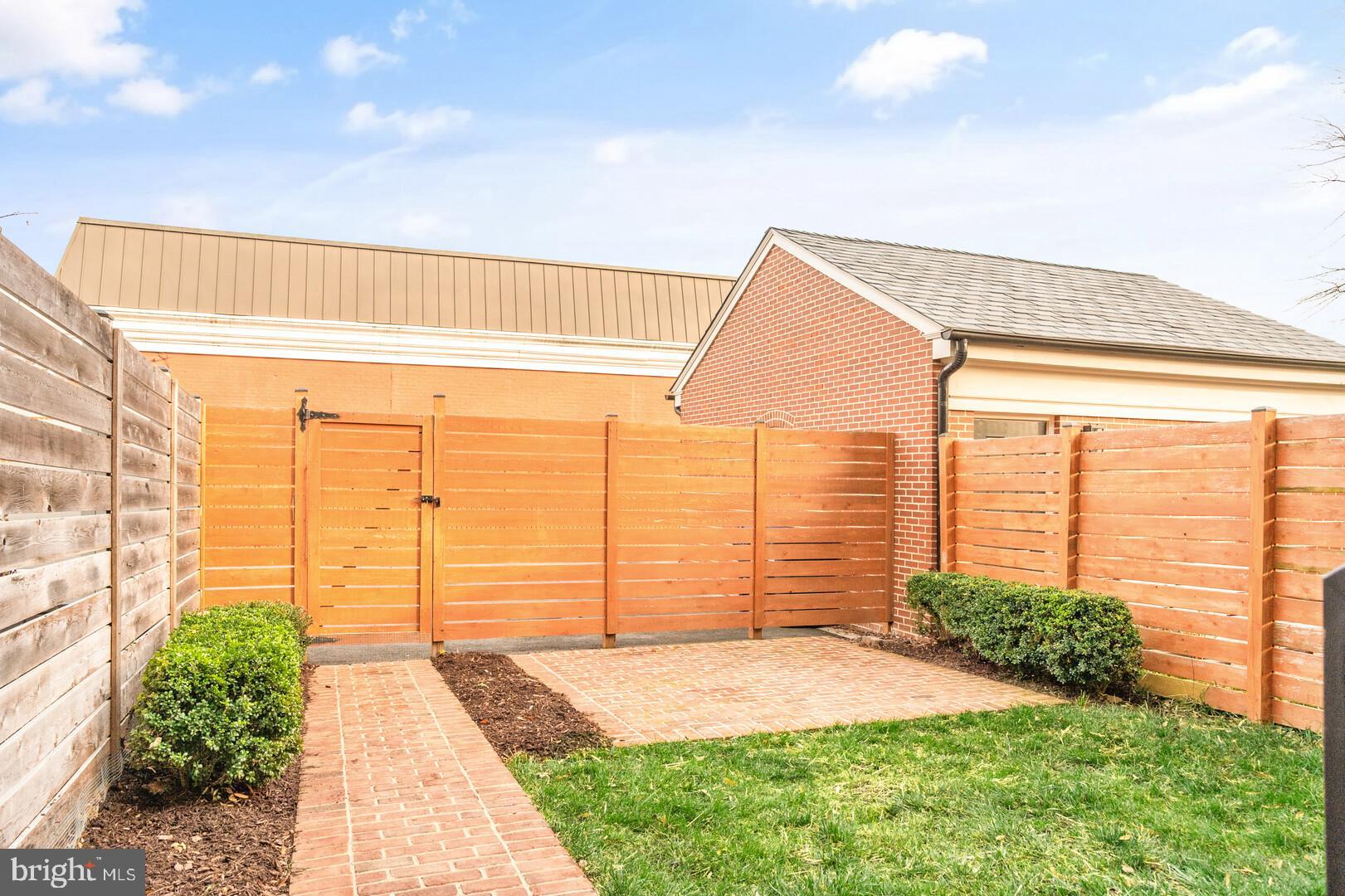 WILKES ROW - OLD TOWN - Residential