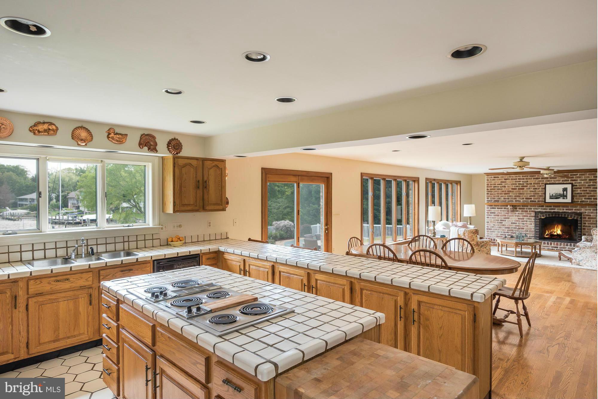 WILD ROSE SHORES - Residential