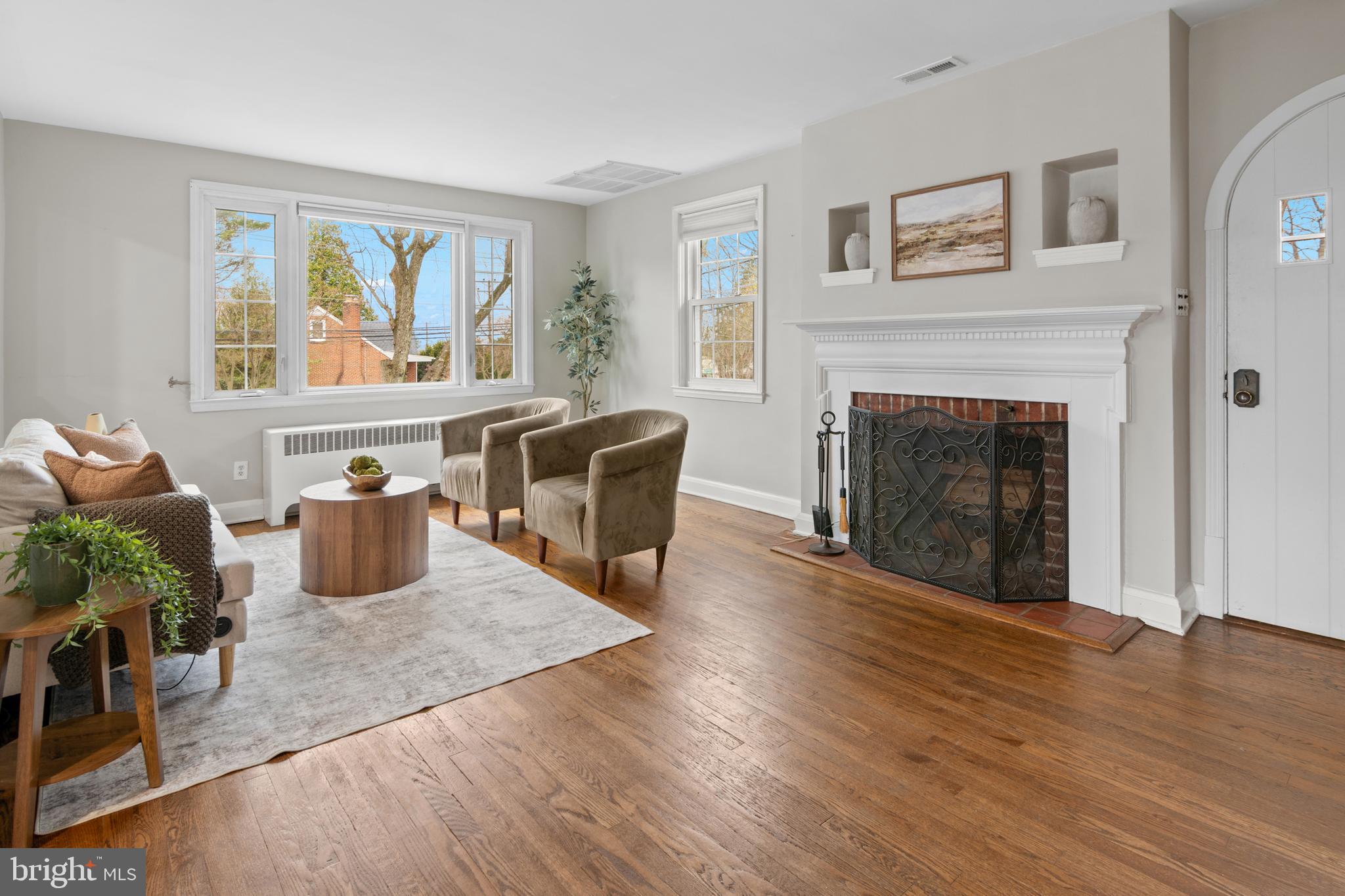 COLONIAL GARDENS - Residential