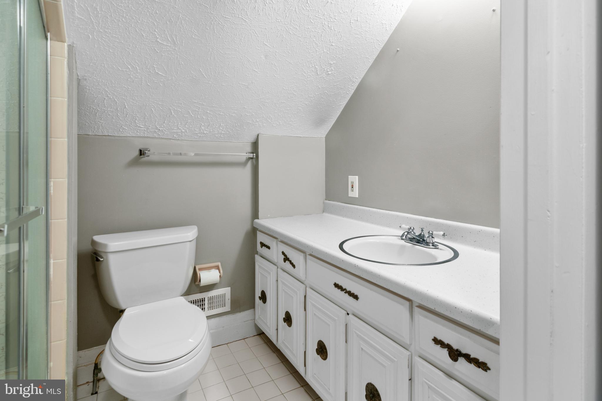 COLONIAL GARDENS - Residential