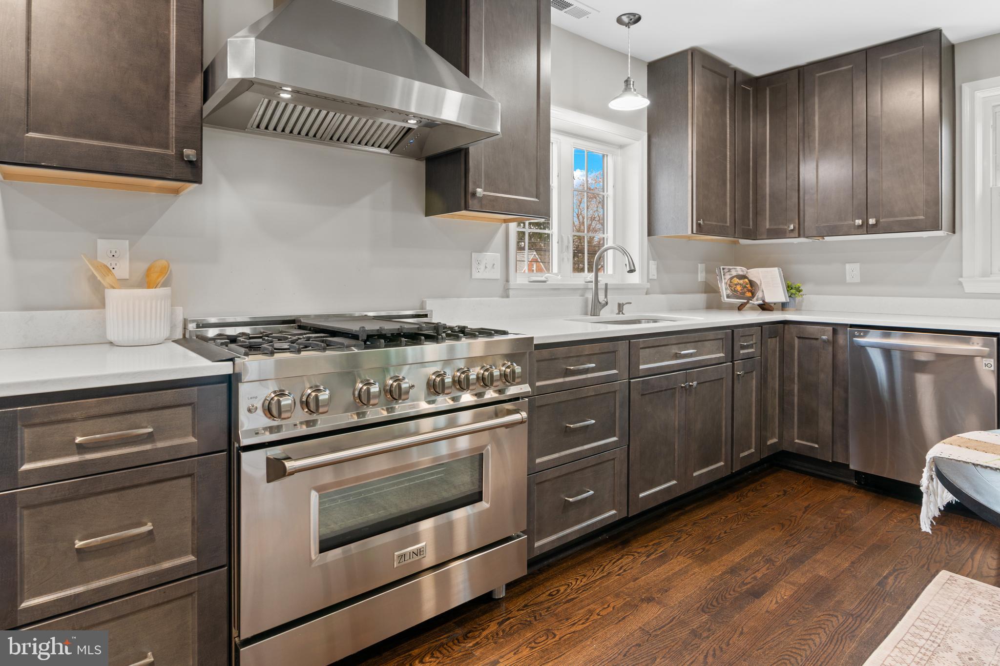 COLONIAL GARDENS - Residential