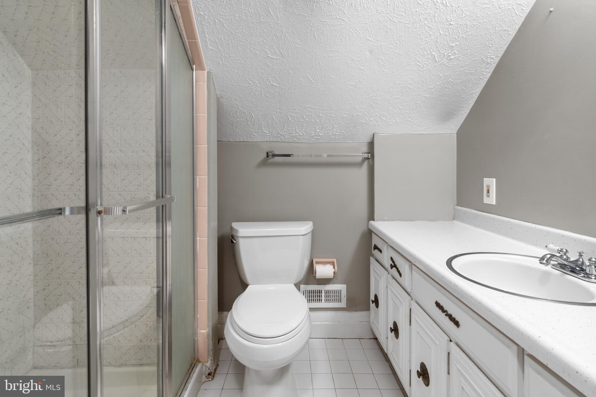 COLONIAL GARDENS - Residential