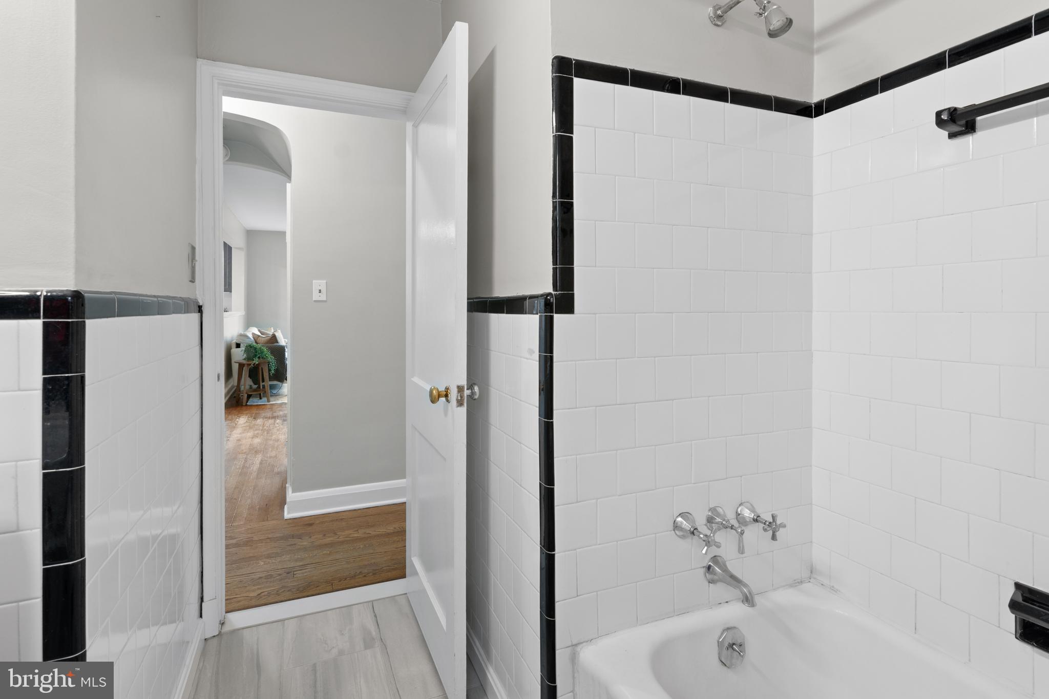 COLONIAL GARDENS - Residential