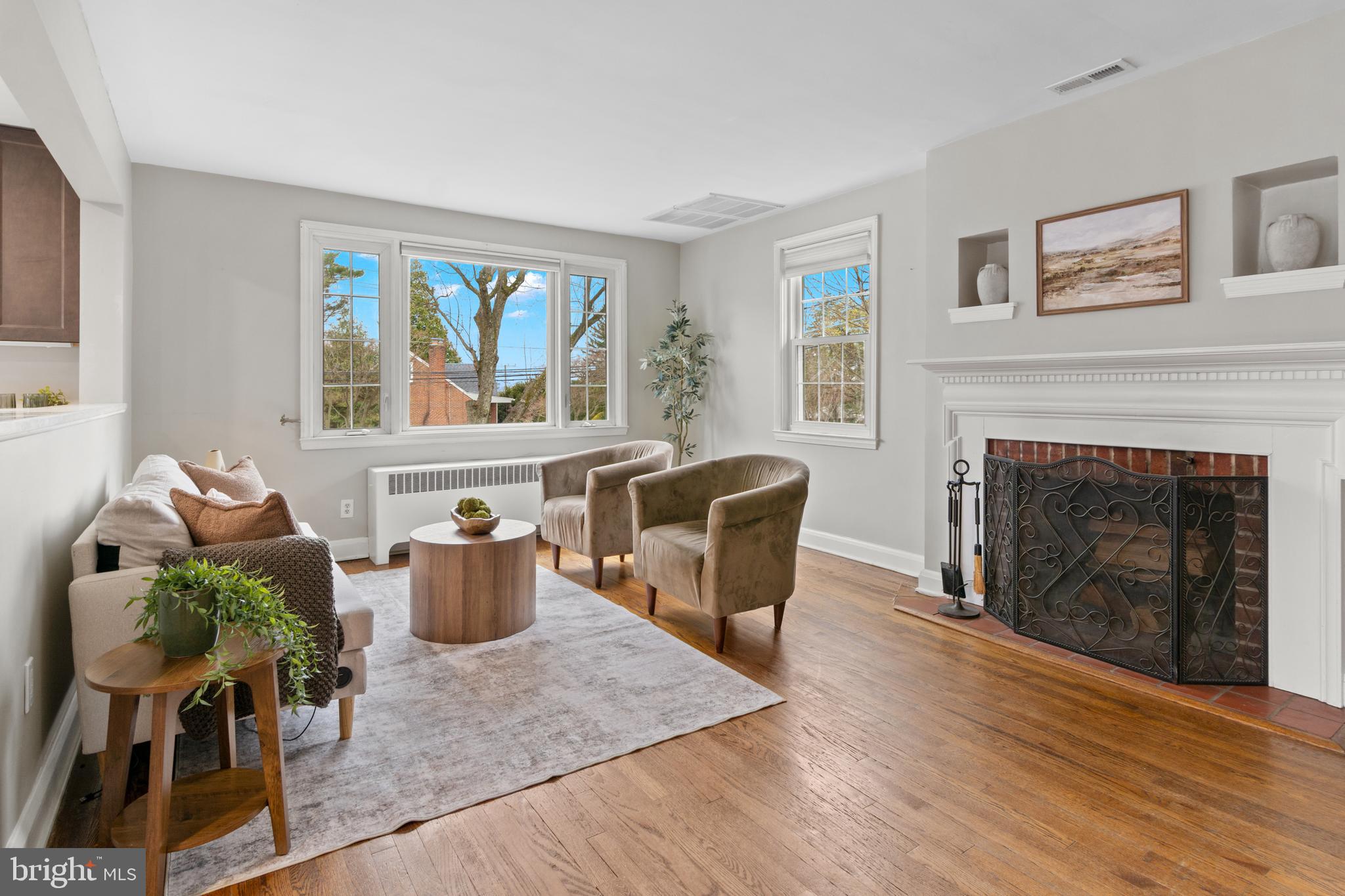 COLONIAL GARDENS - Residential