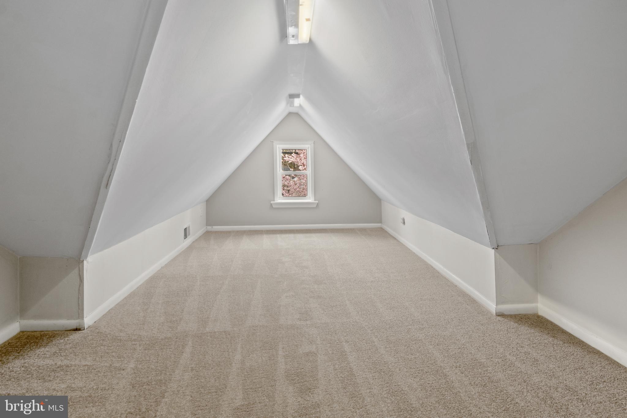 COLONIAL GARDENS - Residential