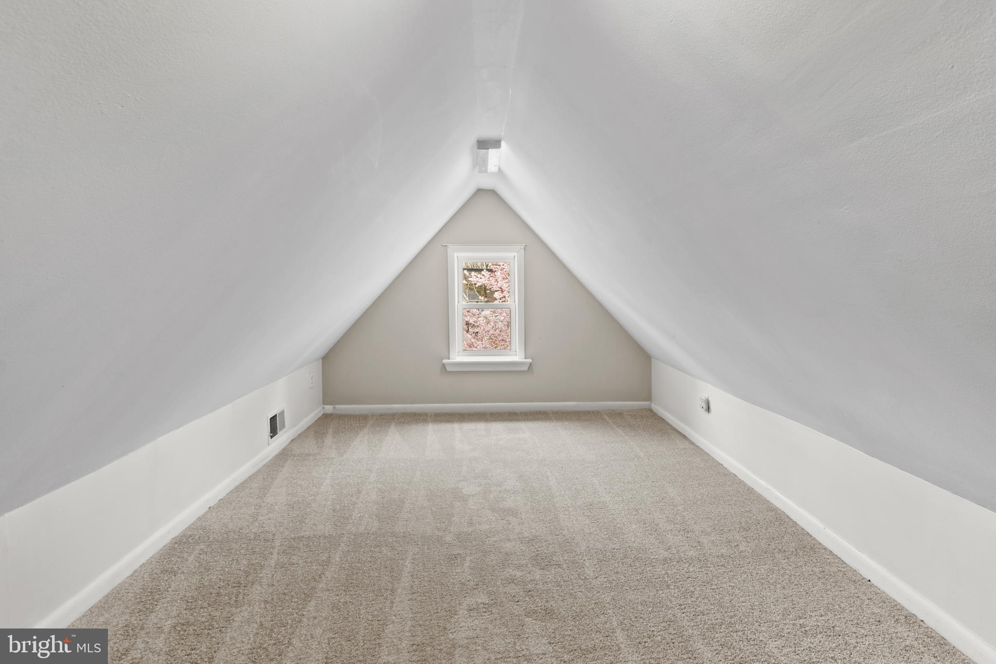 COLONIAL GARDENS - Residential