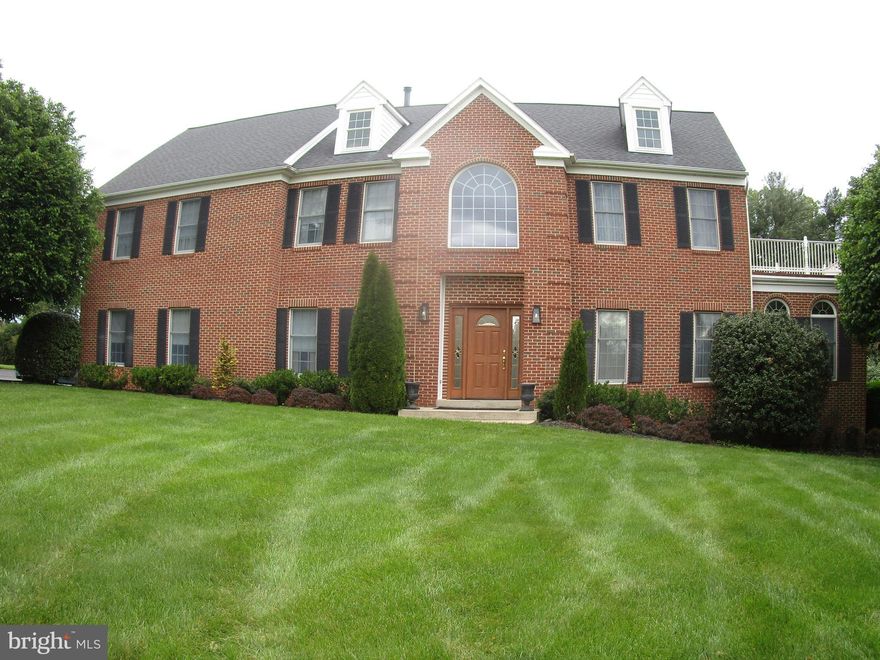 From your new spacious and beautiful home you can walk to the Willow Springs professional 18 hole Golf club that you can also see it from your porch/deck,  Within the clubhouse, is a full range of amenities including a pro shop, snack bar, indoor simulator, and seasonal indoor hitting bays.  You're almost living on the golf course, the neighborhood is rural and peaceful.  All homes have large lots and the homes are stately and the lawns manicured.  This is the home and location you've been looking for and deserve.   Call Mike Cassell, Now to see or for more info.