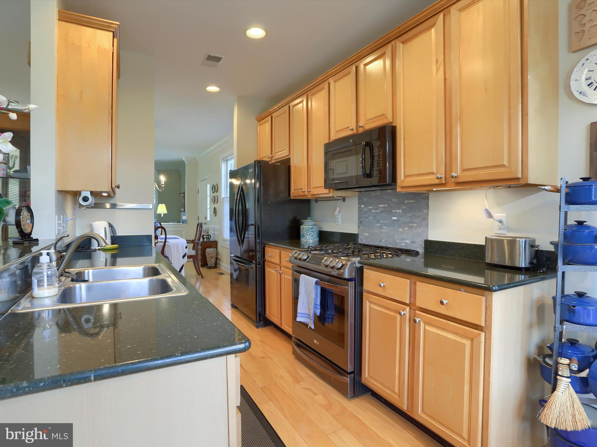 THE ENCLAVE - Residential