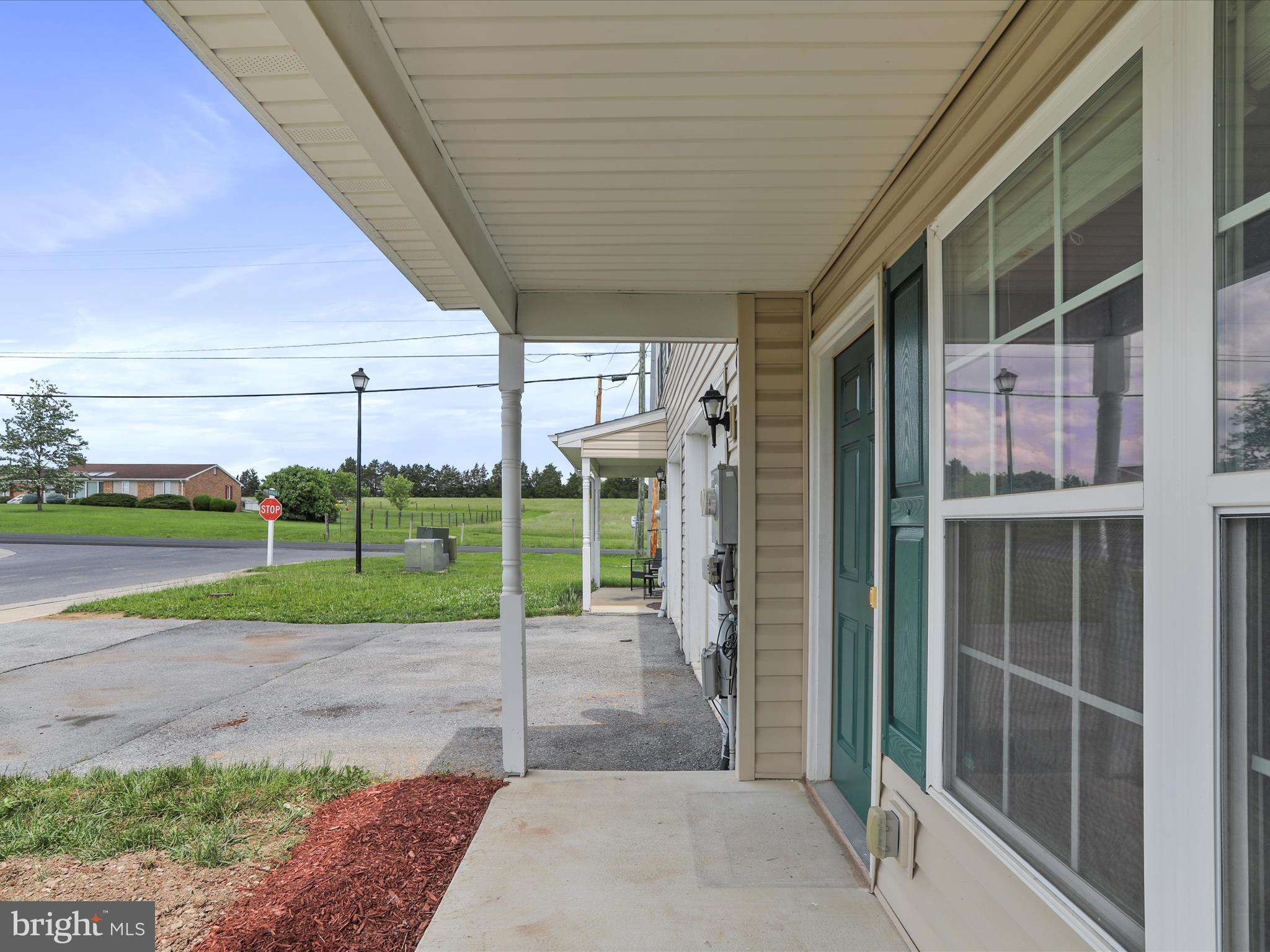 19 MONTAGUE WAY