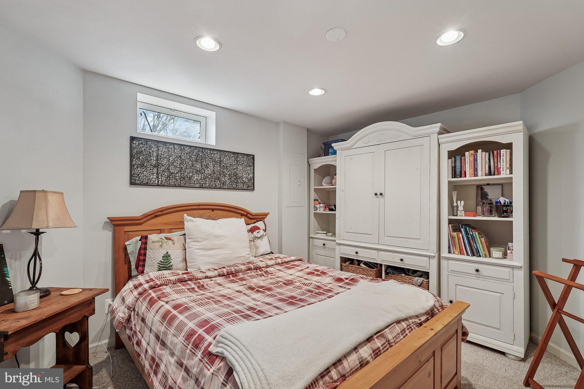 VIRGINIA OAKS - Residential