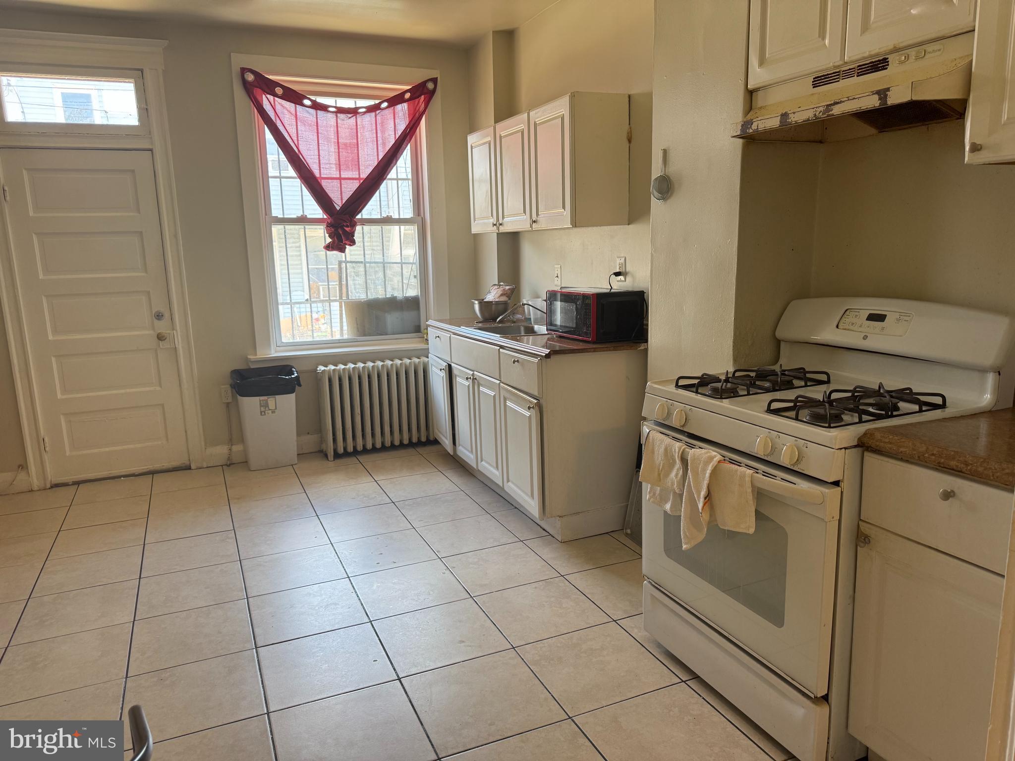 ELLWOOD PARK - Residential