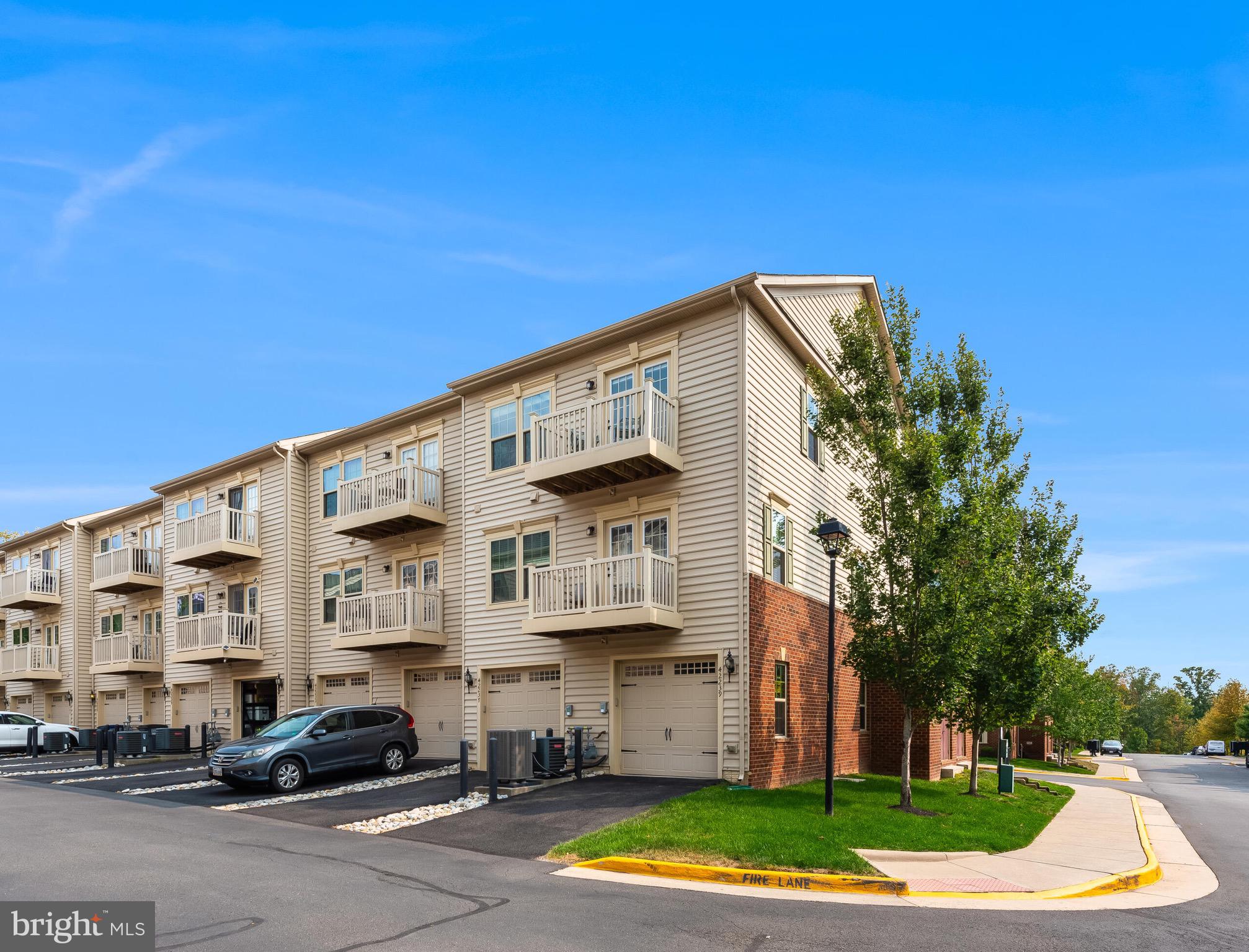 VIRGINIA MANOR - Residential Lease