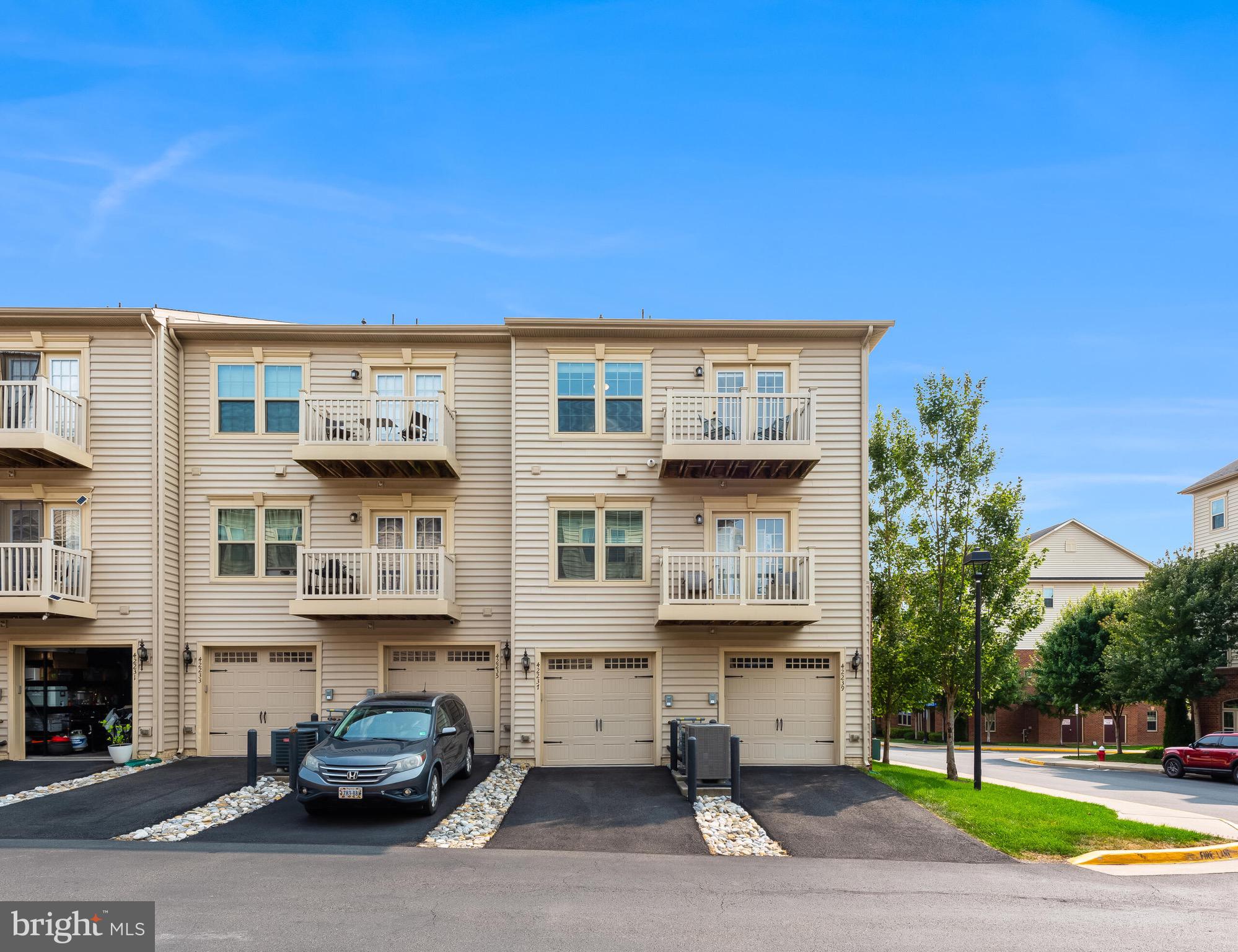 VIRGINIA MANOR - Residential Lease