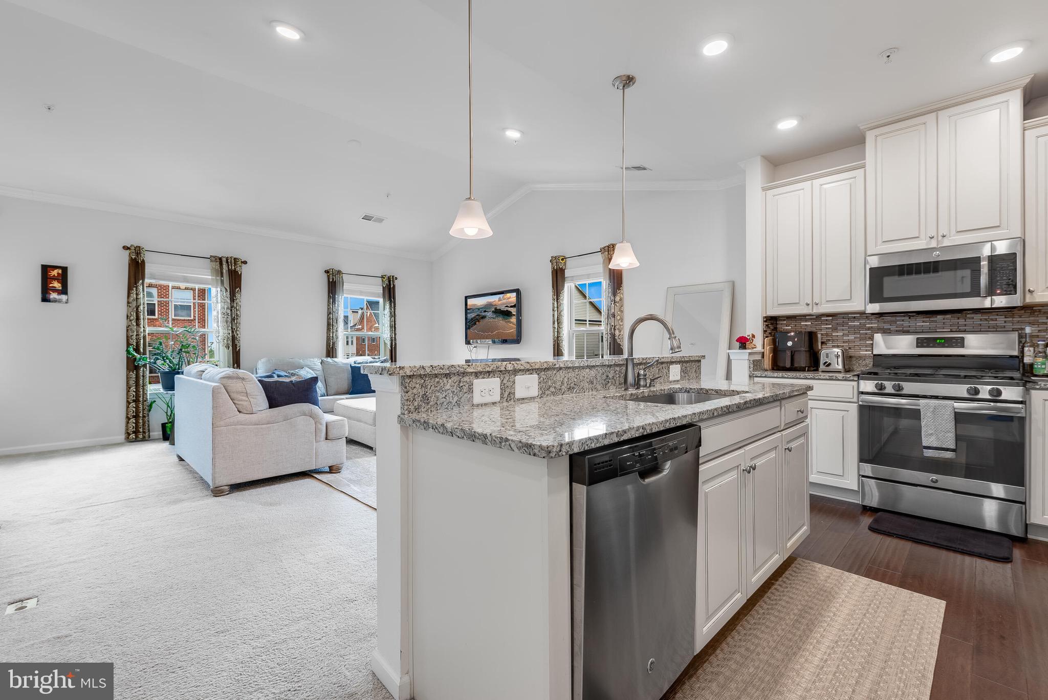 VIRGINIA MANOR - Residential Lease