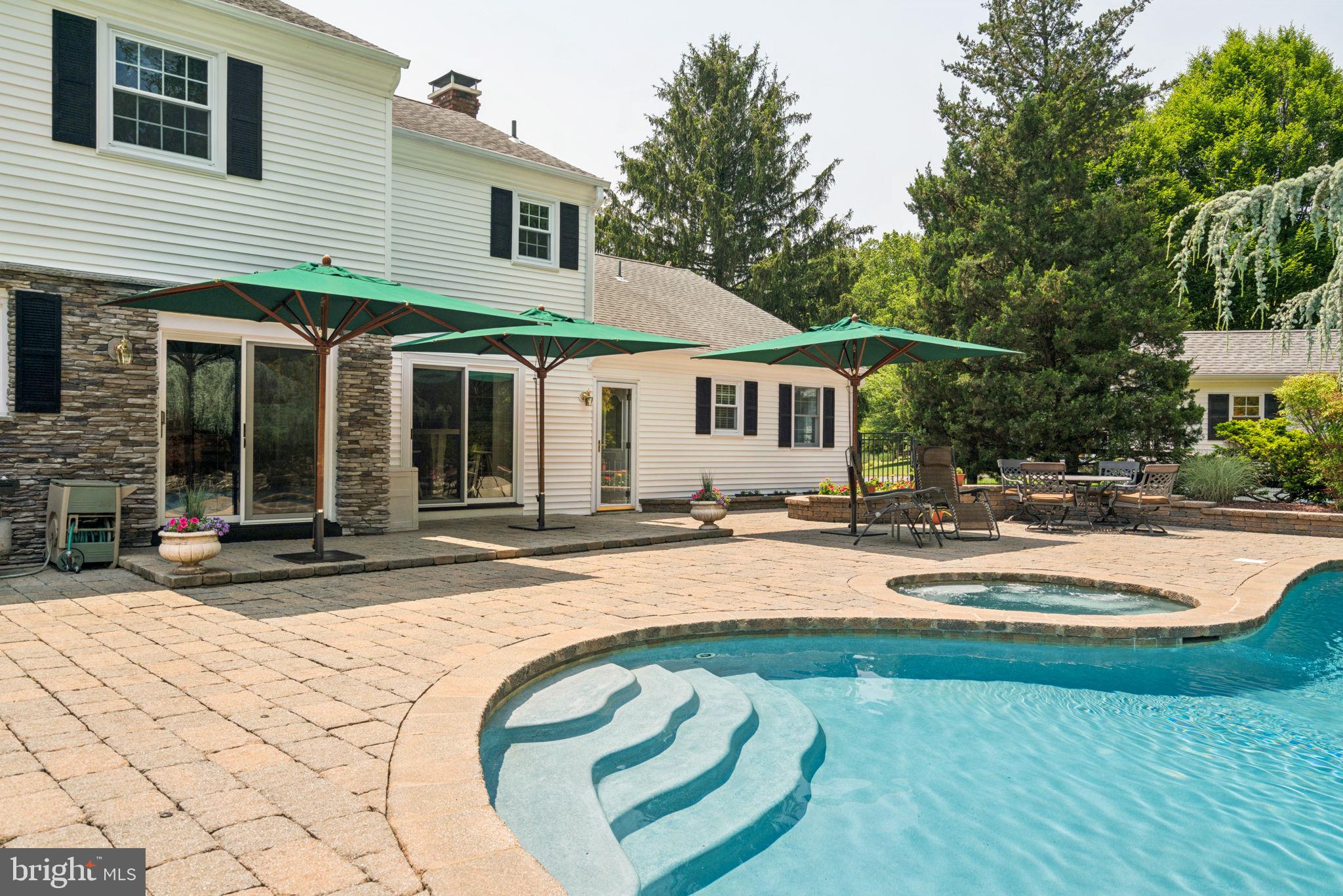 HUNTERS RUN - Residential