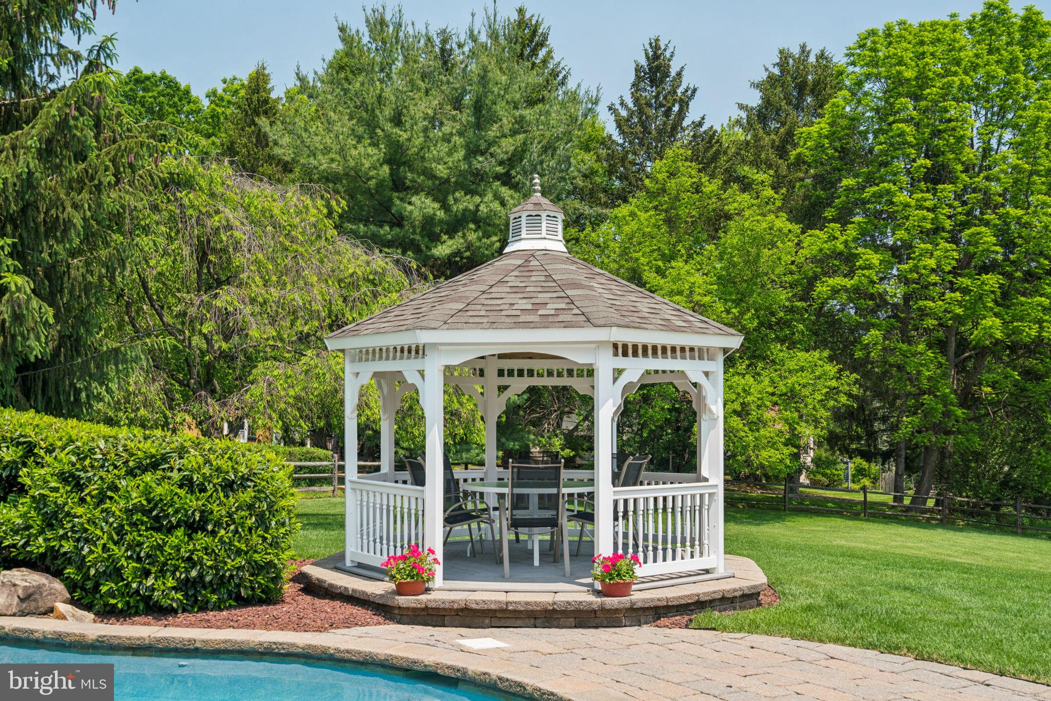 HUNTERS RUN - Residential