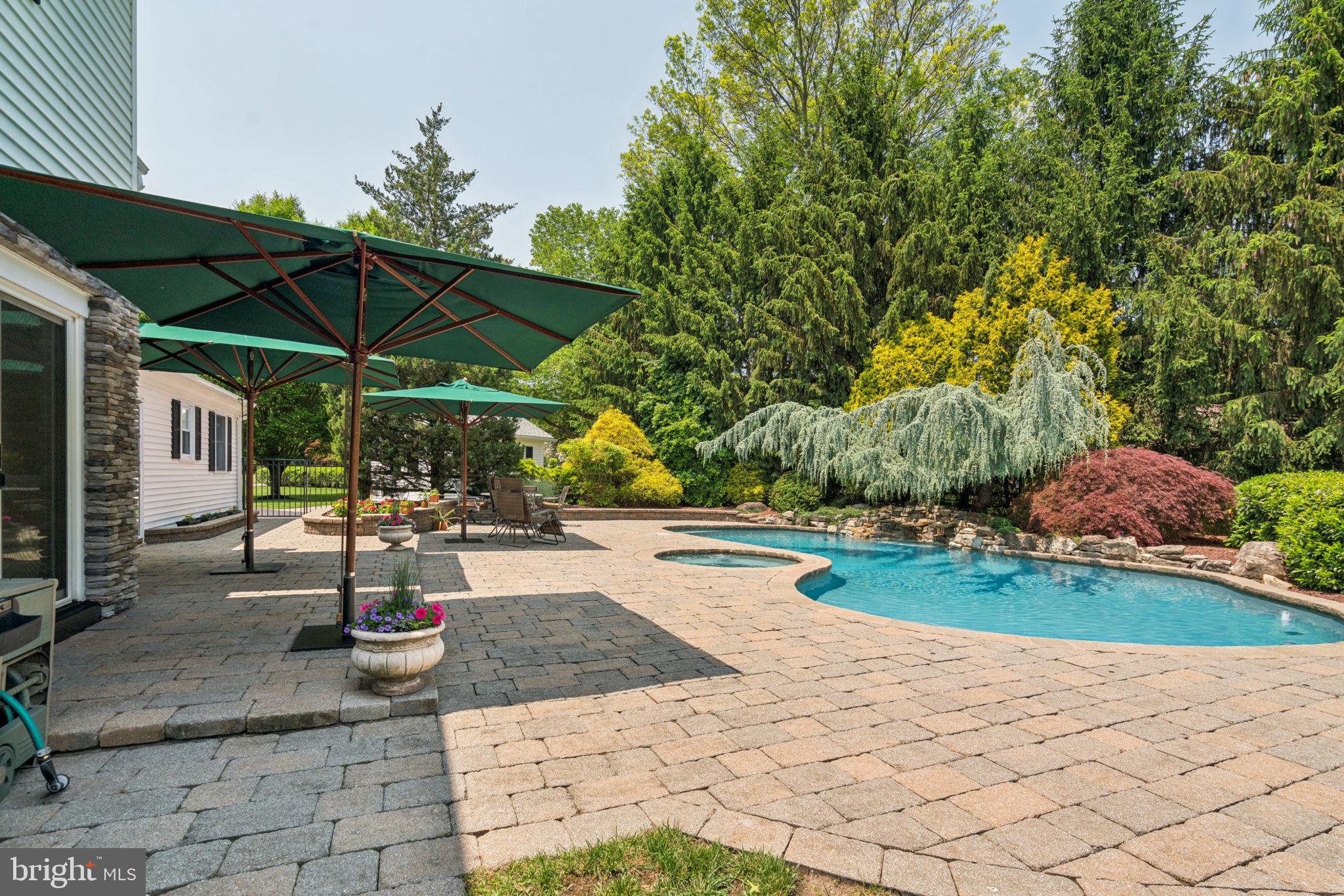 HUNTERS RUN - Residential