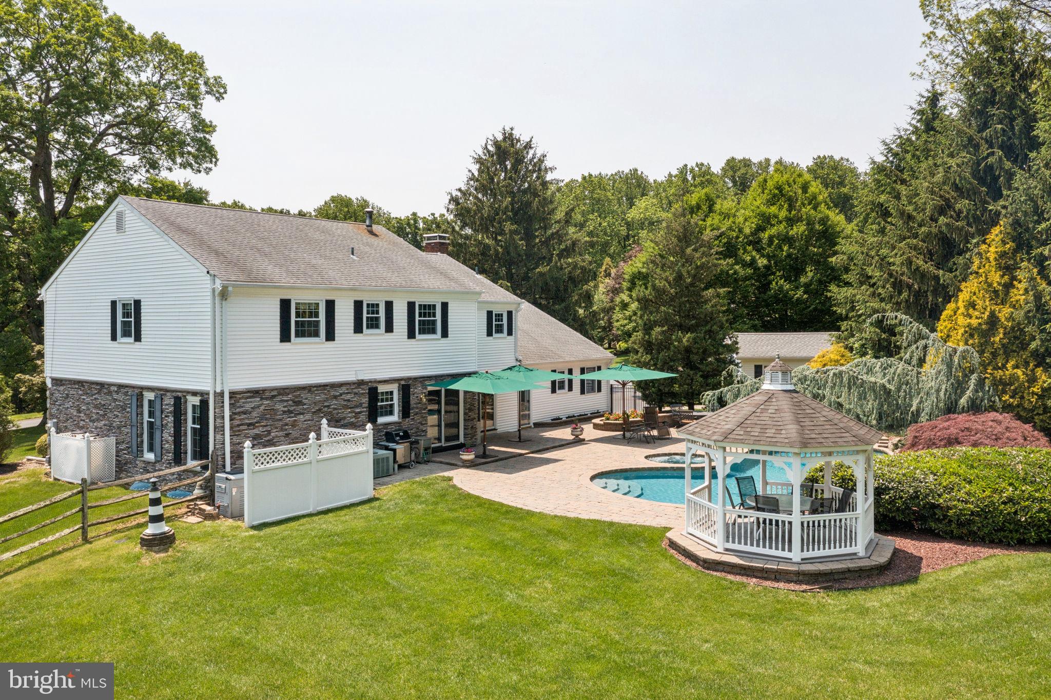 HUNTERS RUN - Residential