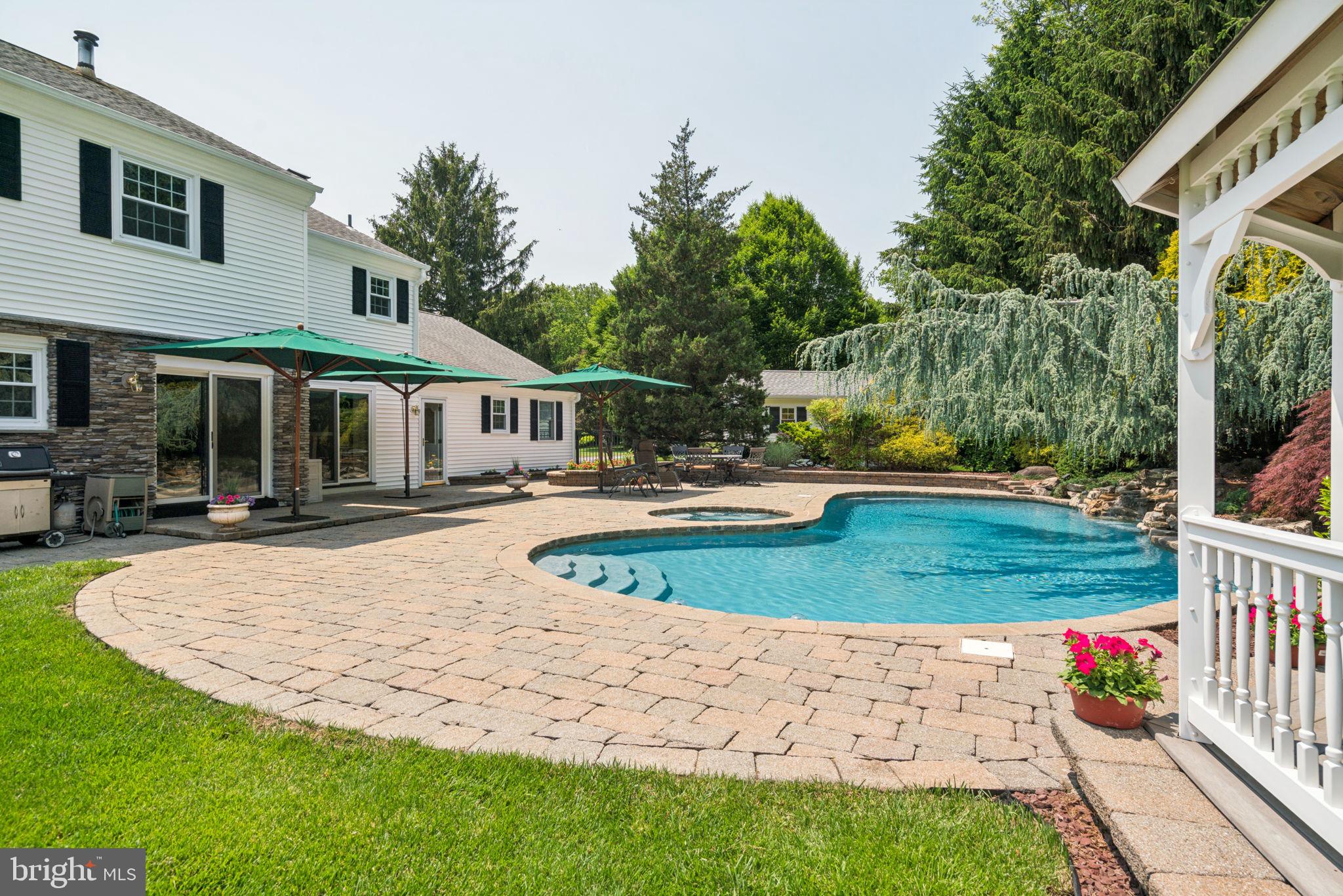 HUNTERS RUN - Residential