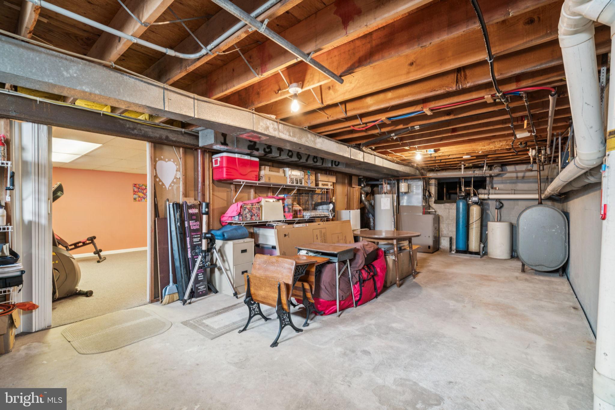 HUNTERS RUN - Residential