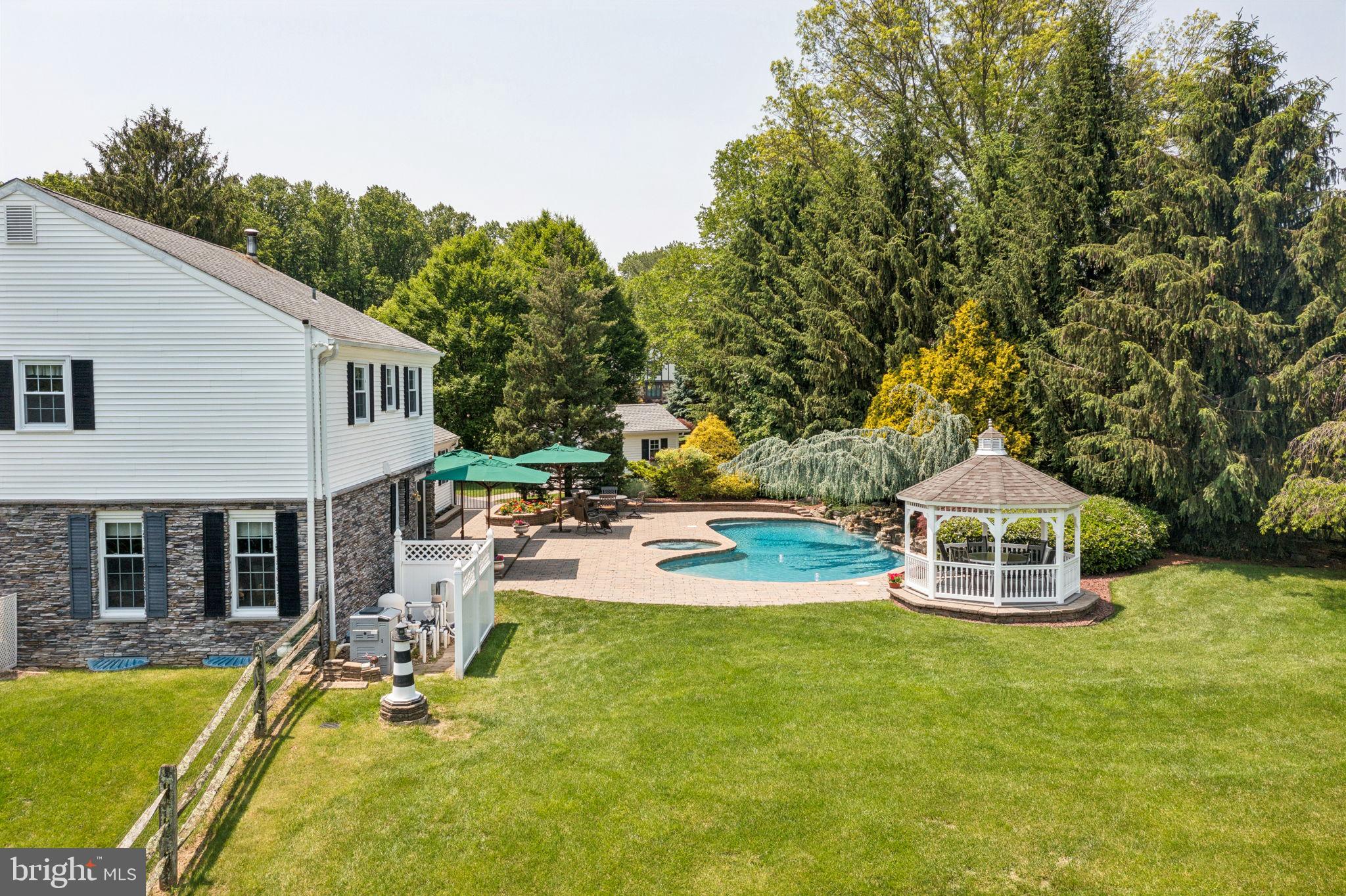 HUNTERS RUN - Residential