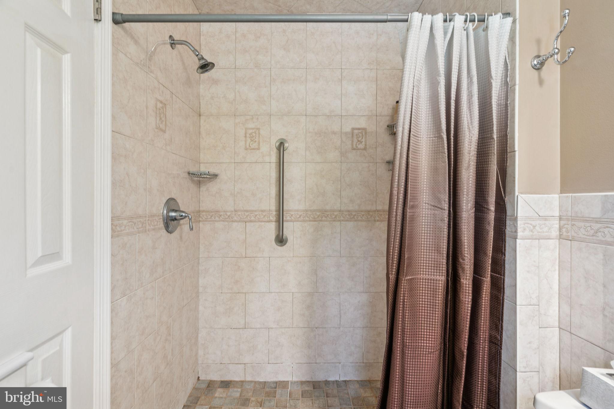 HUNTERS RUN - Residential