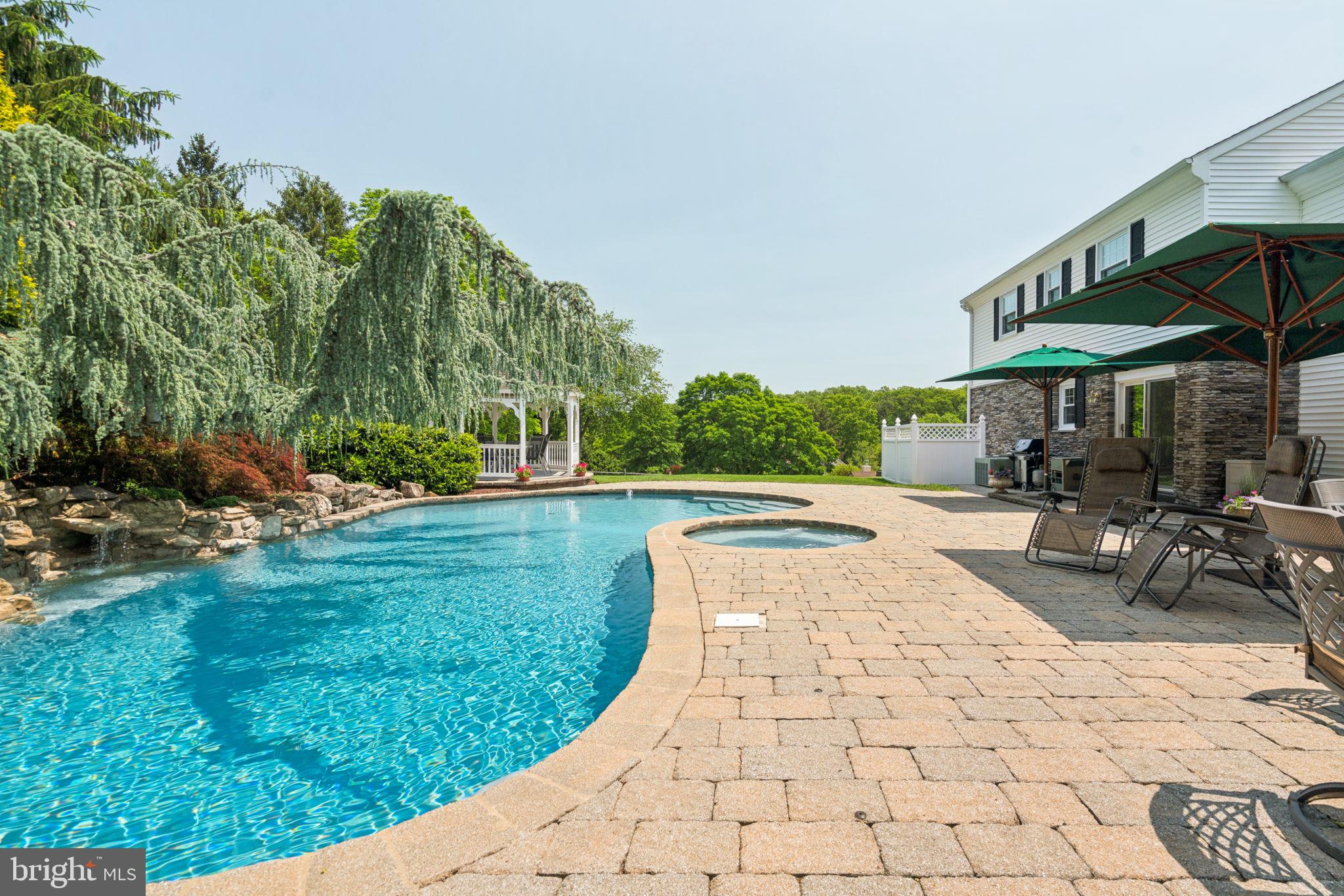 HUNTERS RUN - Residential