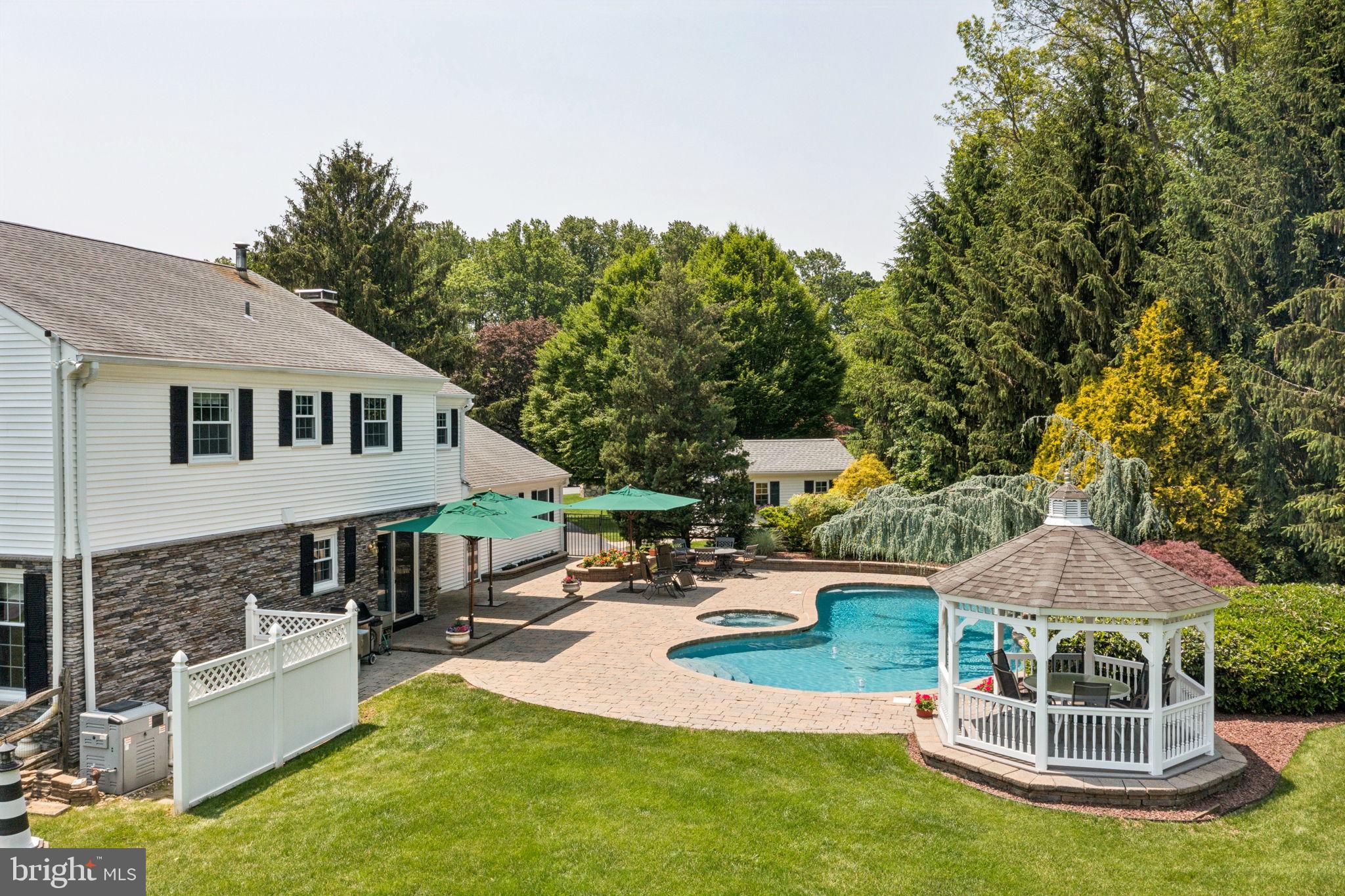 HUNTERS RUN - Residential