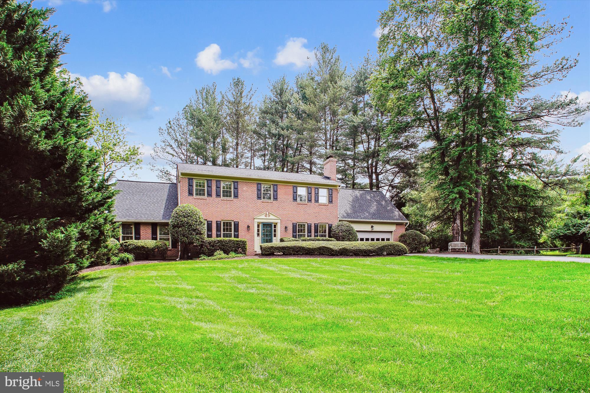 9532 LOCUST HILL DRIVE