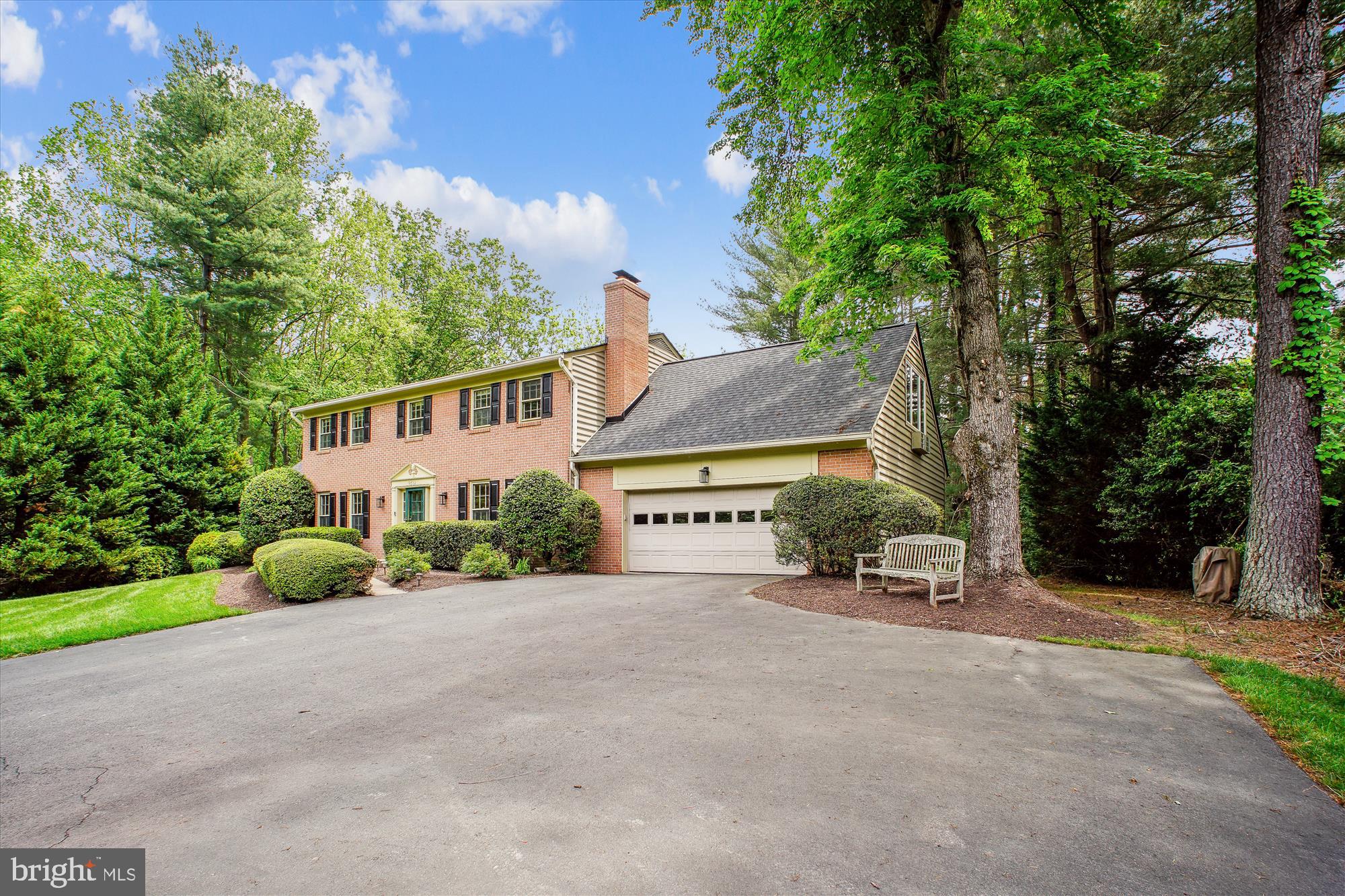 9532 LOCUST HILL DRIVE