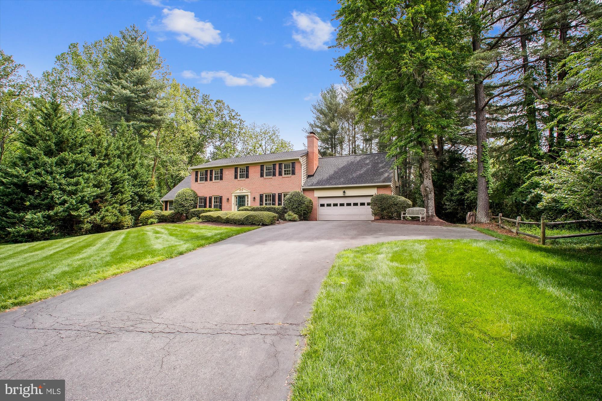 9532 LOCUST HILL DRIVE