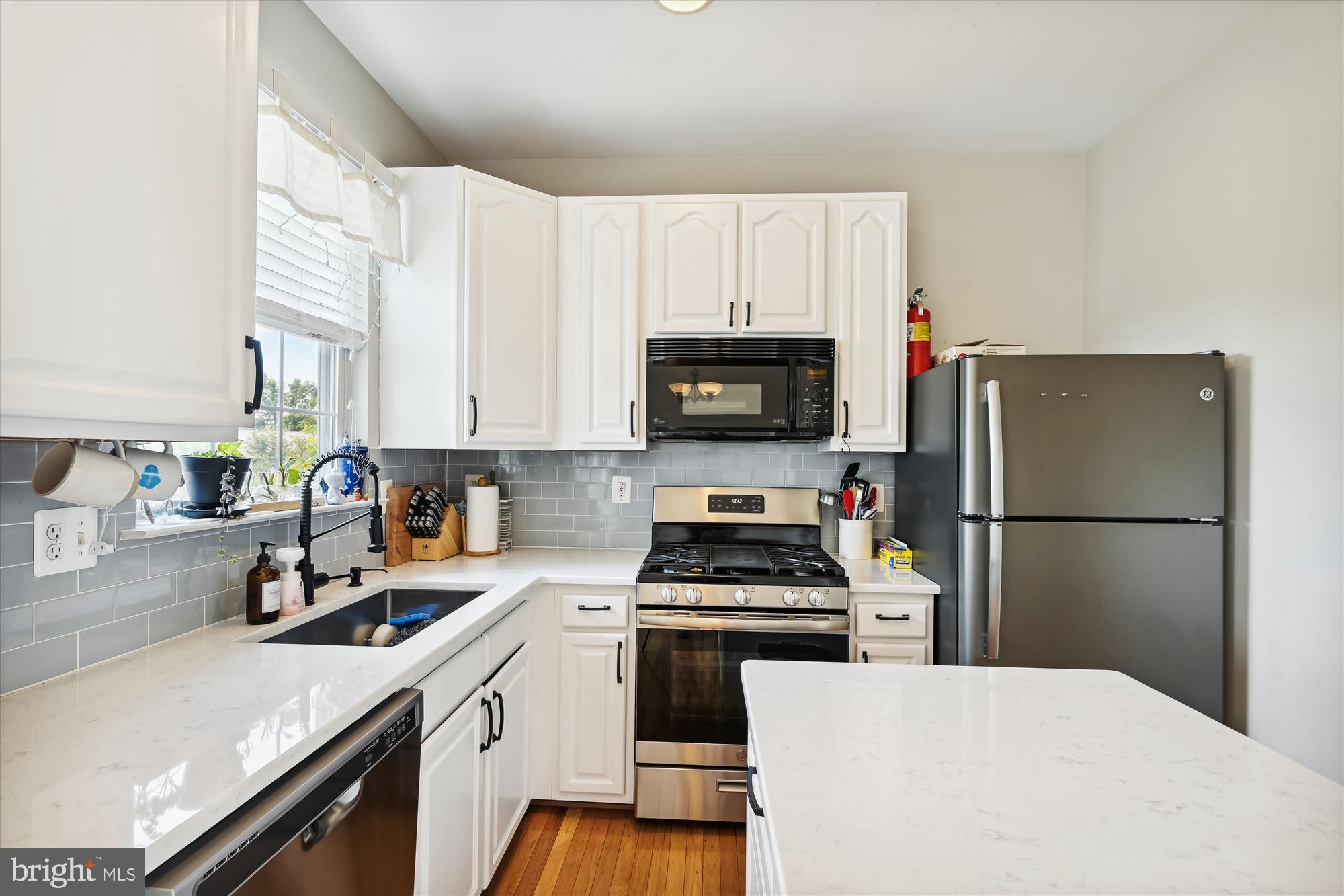 RIDGE COMMONS - Residential Lease