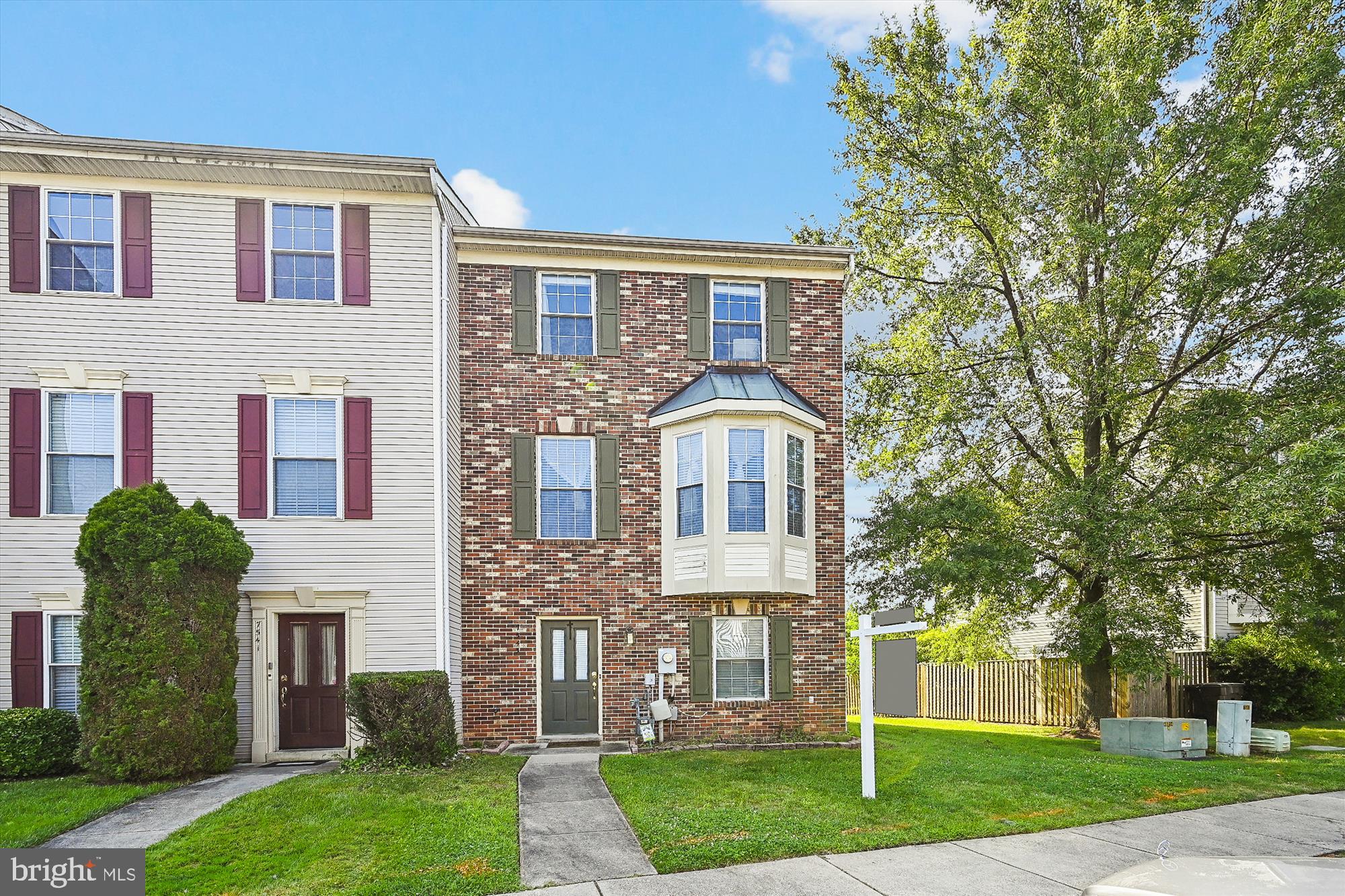 RIDGE COMMONS - Residential Lease