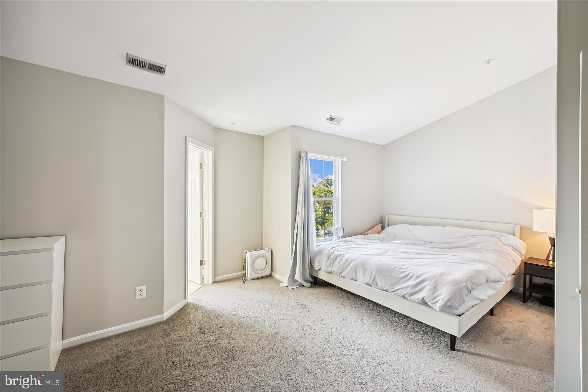 RIDGE COMMONS - Residential Lease