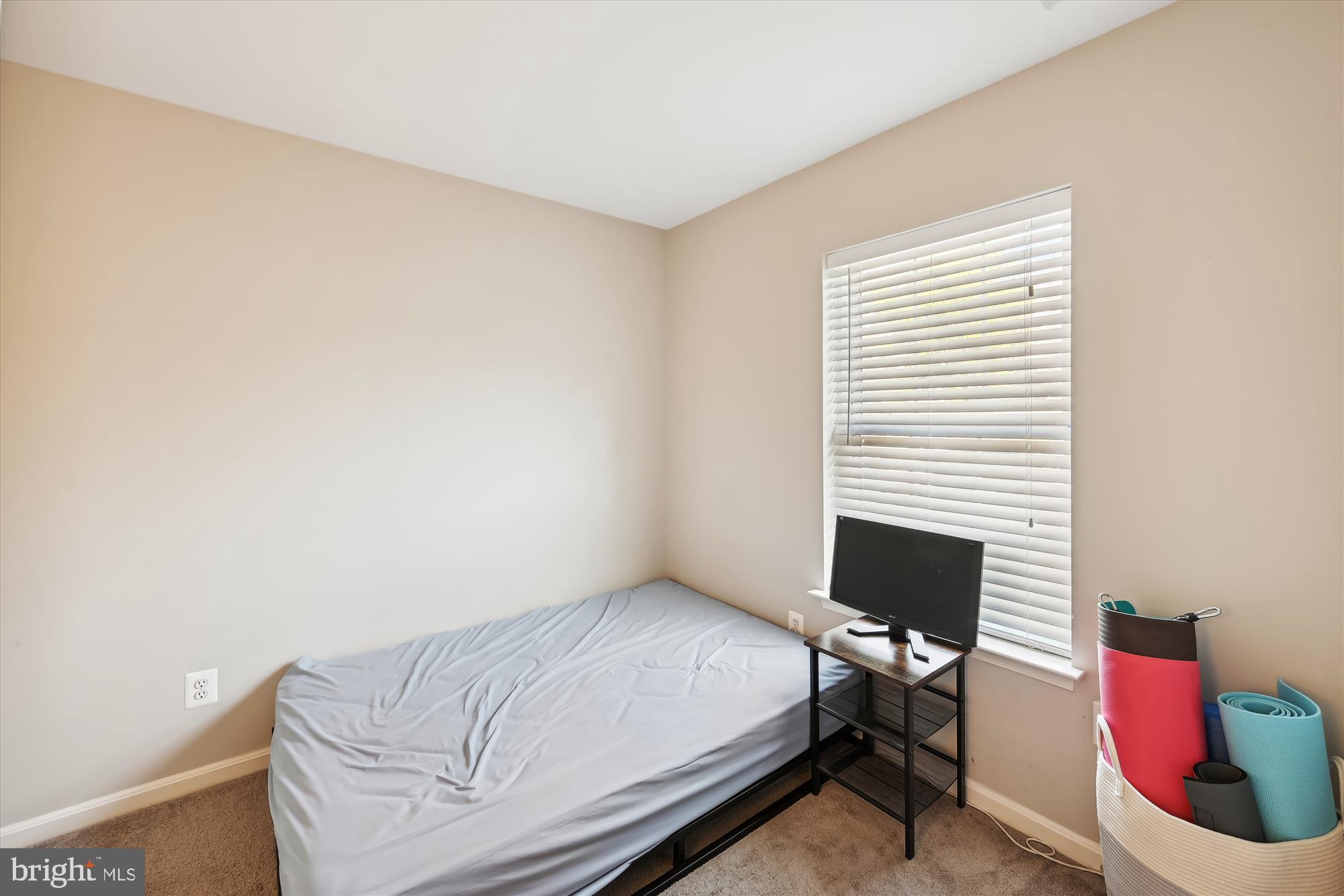 RIDGE COMMONS - Residential Lease