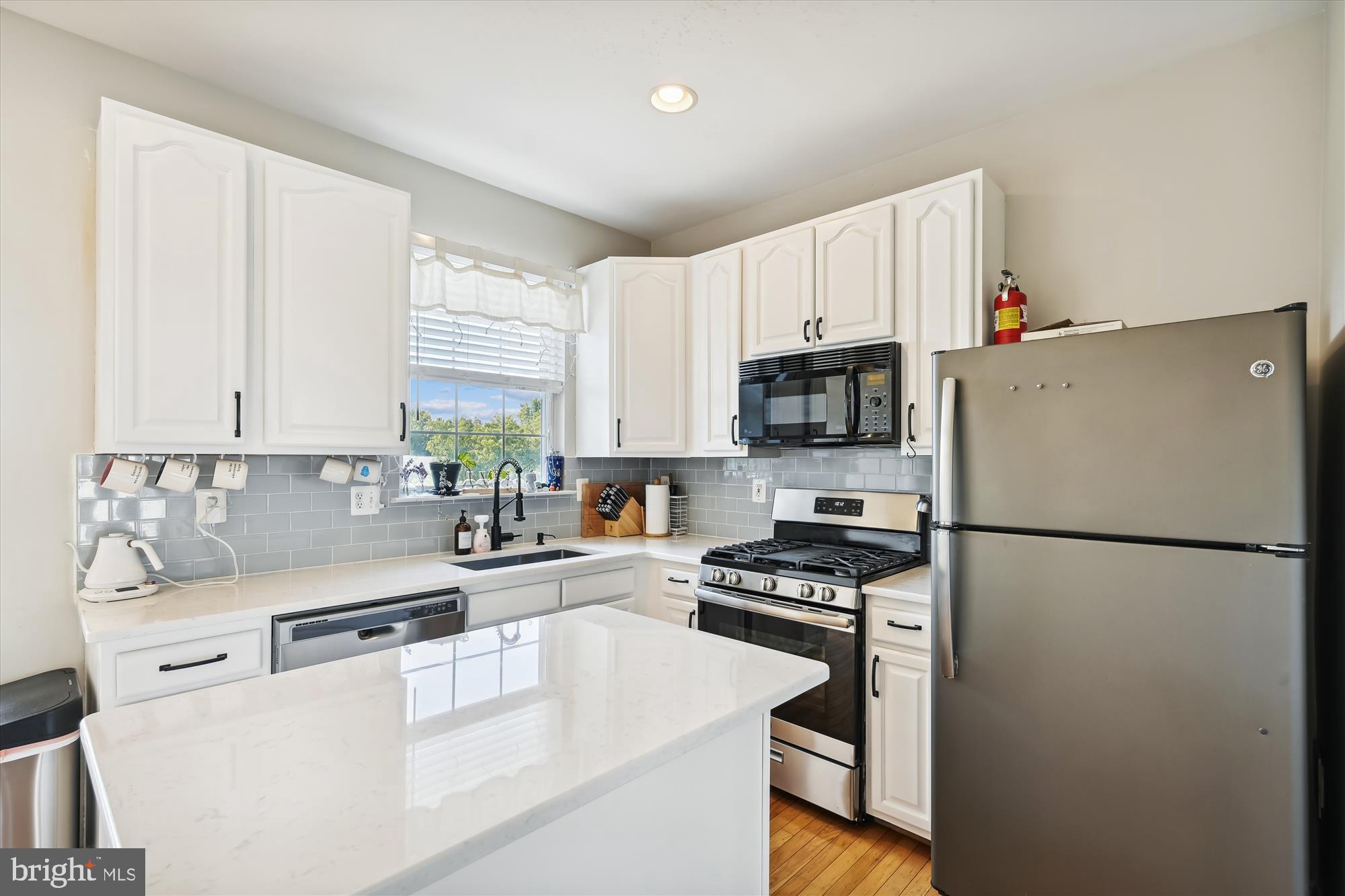 RIDGE COMMONS - Residential Lease