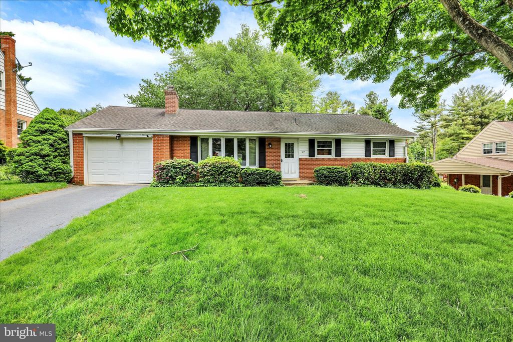 Photo of 523 Bean Blossom Drive, LANCASTER, PA 17603 (MLS # PALA2088388)