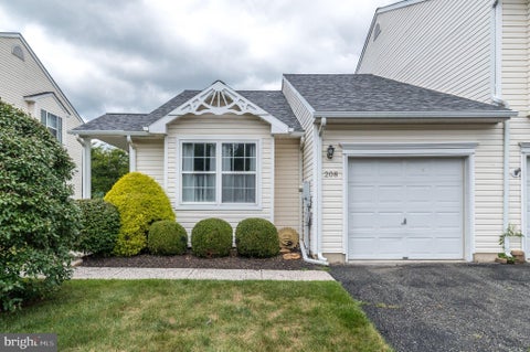 Townhouse For Sale - 208 N 4th St<br/> BALLY, PA 19503