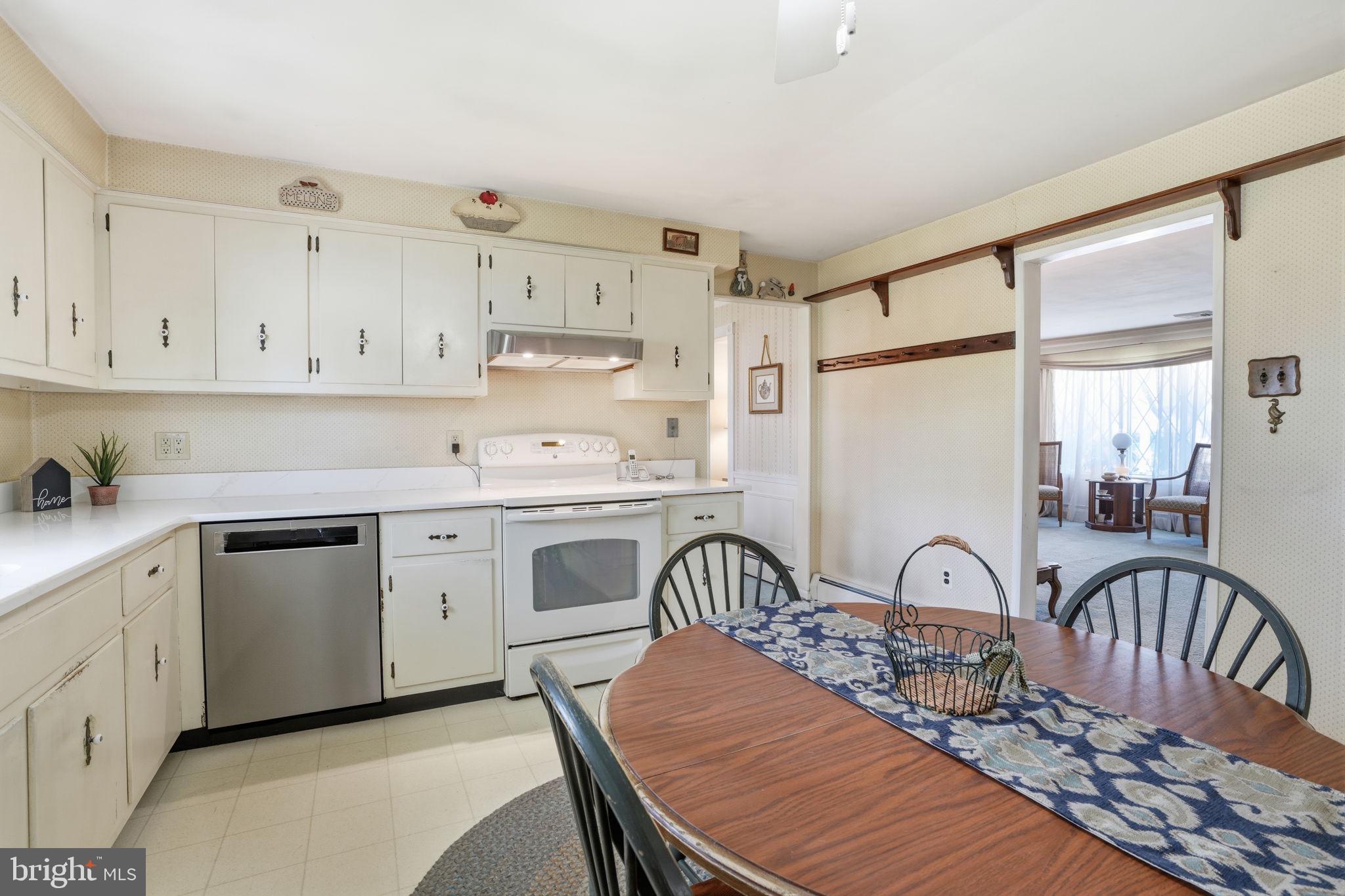 HEDGEROW WOODS - Residential