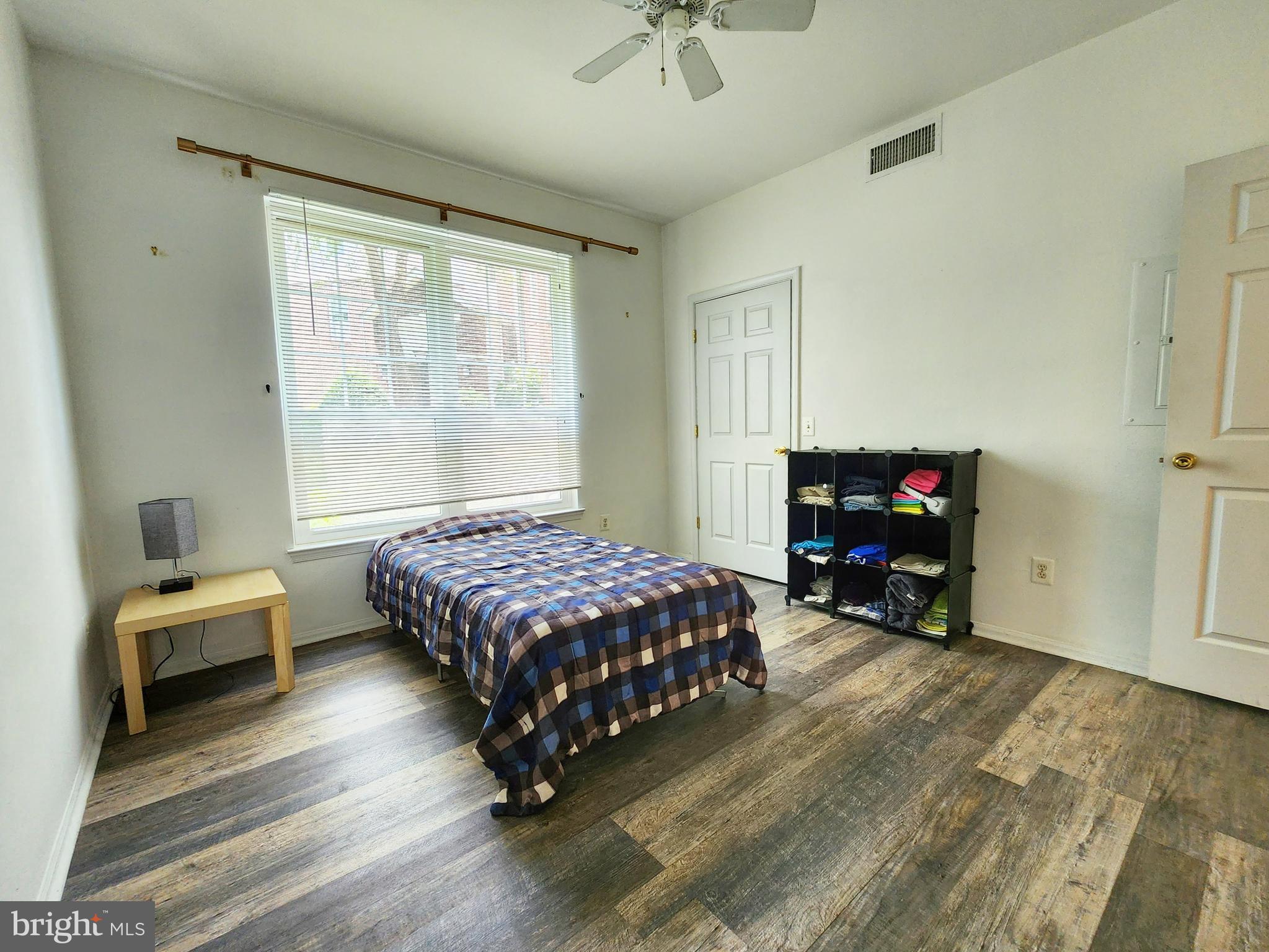 GATES OF MCLEAN - Residential