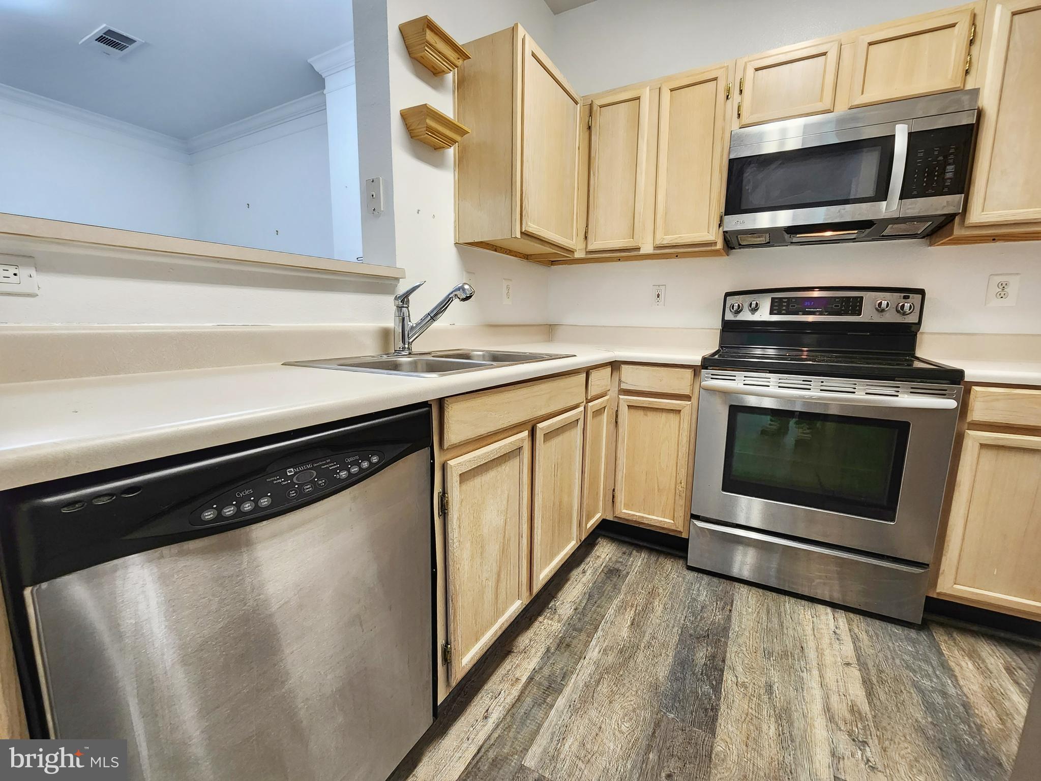 GATES OF MCLEAN - Residential